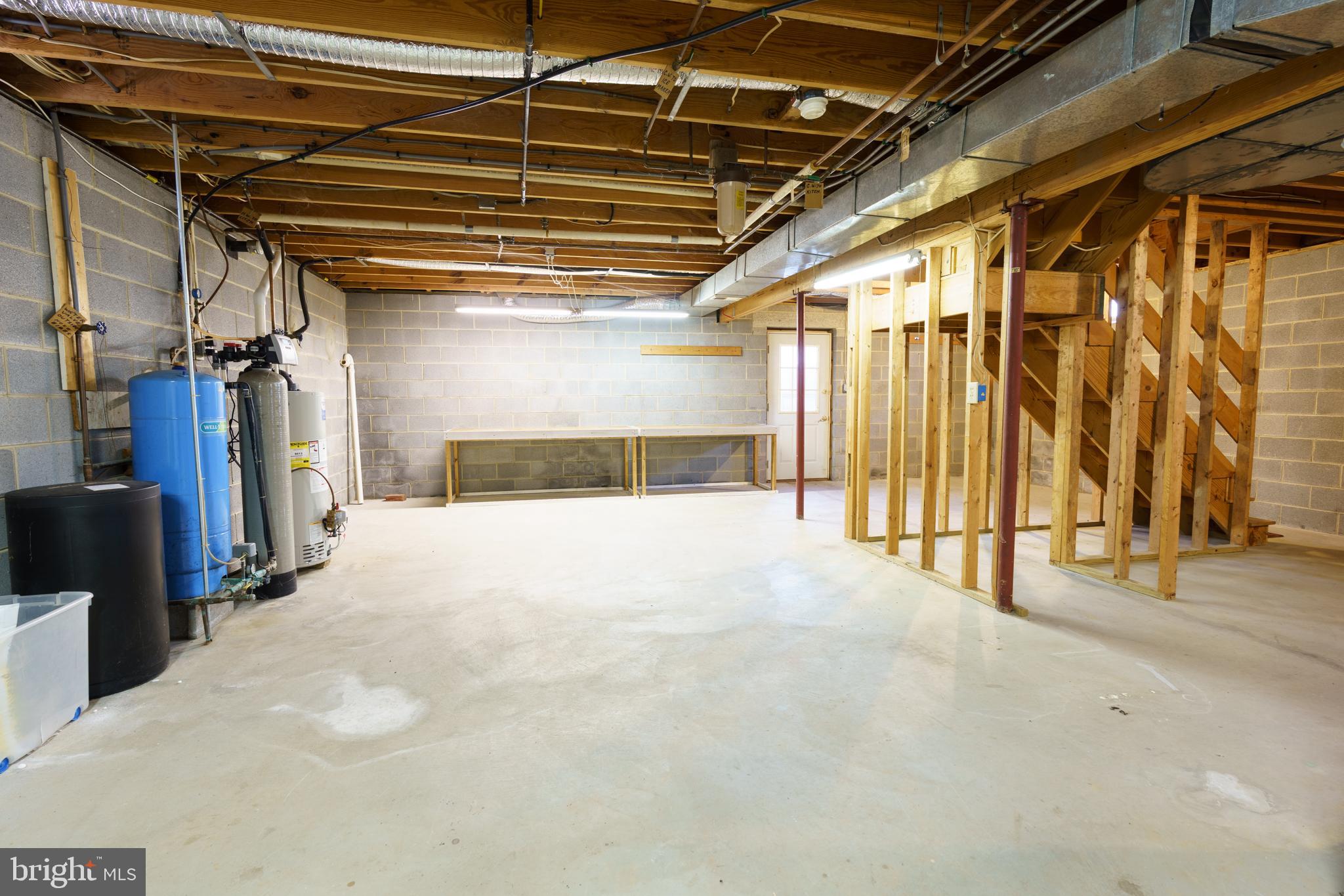 SPRING HOLLOW ESTATES - Residential