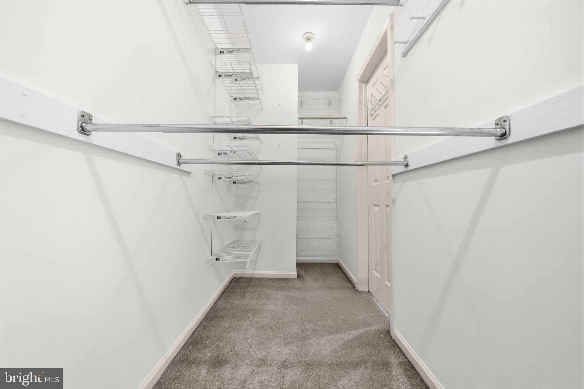 LONGWOOD KNOLLS - Residential