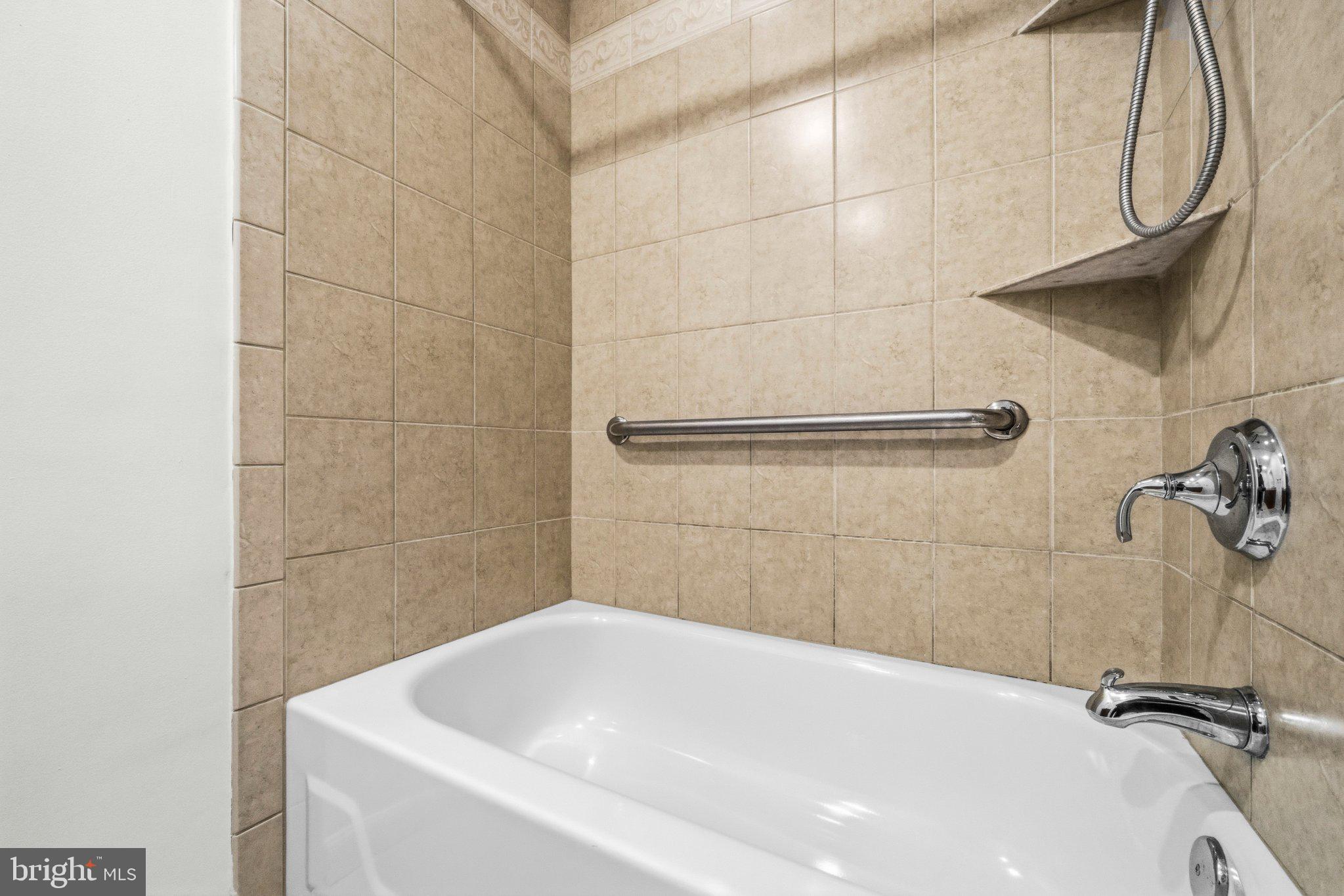 LONGWOOD KNOLLS - Residential