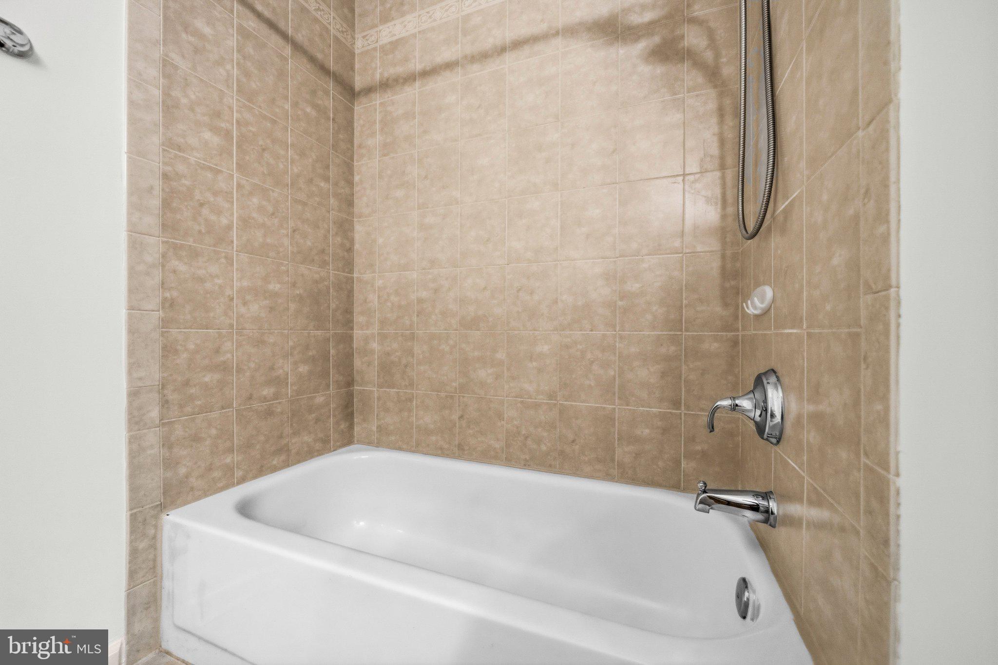 LONGWOOD KNOLLS - Residential