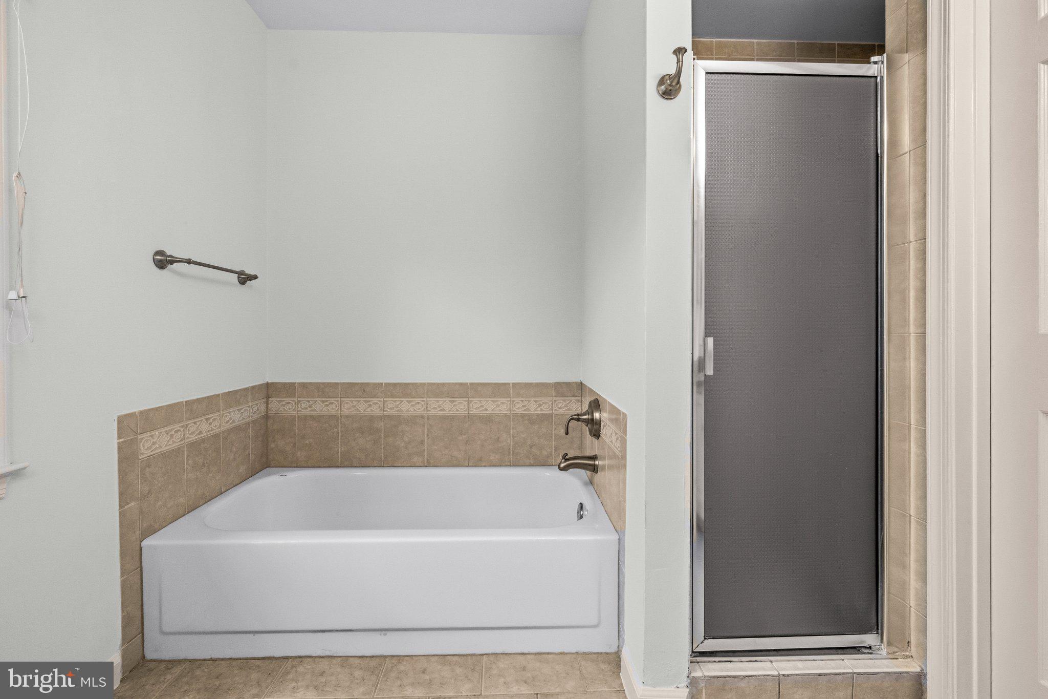 LONGWOOD KNOLLS - Residential