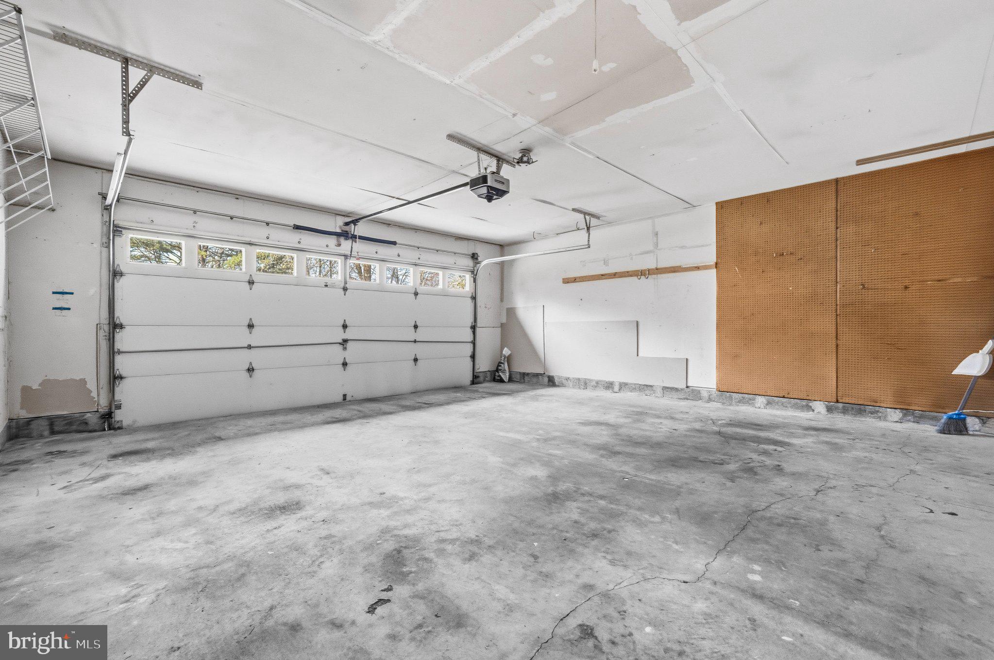 LONGWOOD KNOLLS - Residential