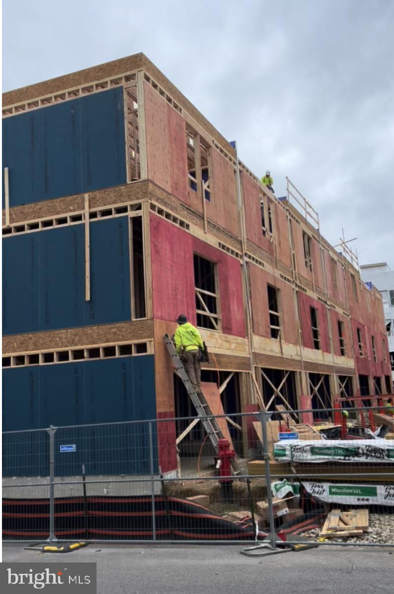 TOWNE ROW - Residential