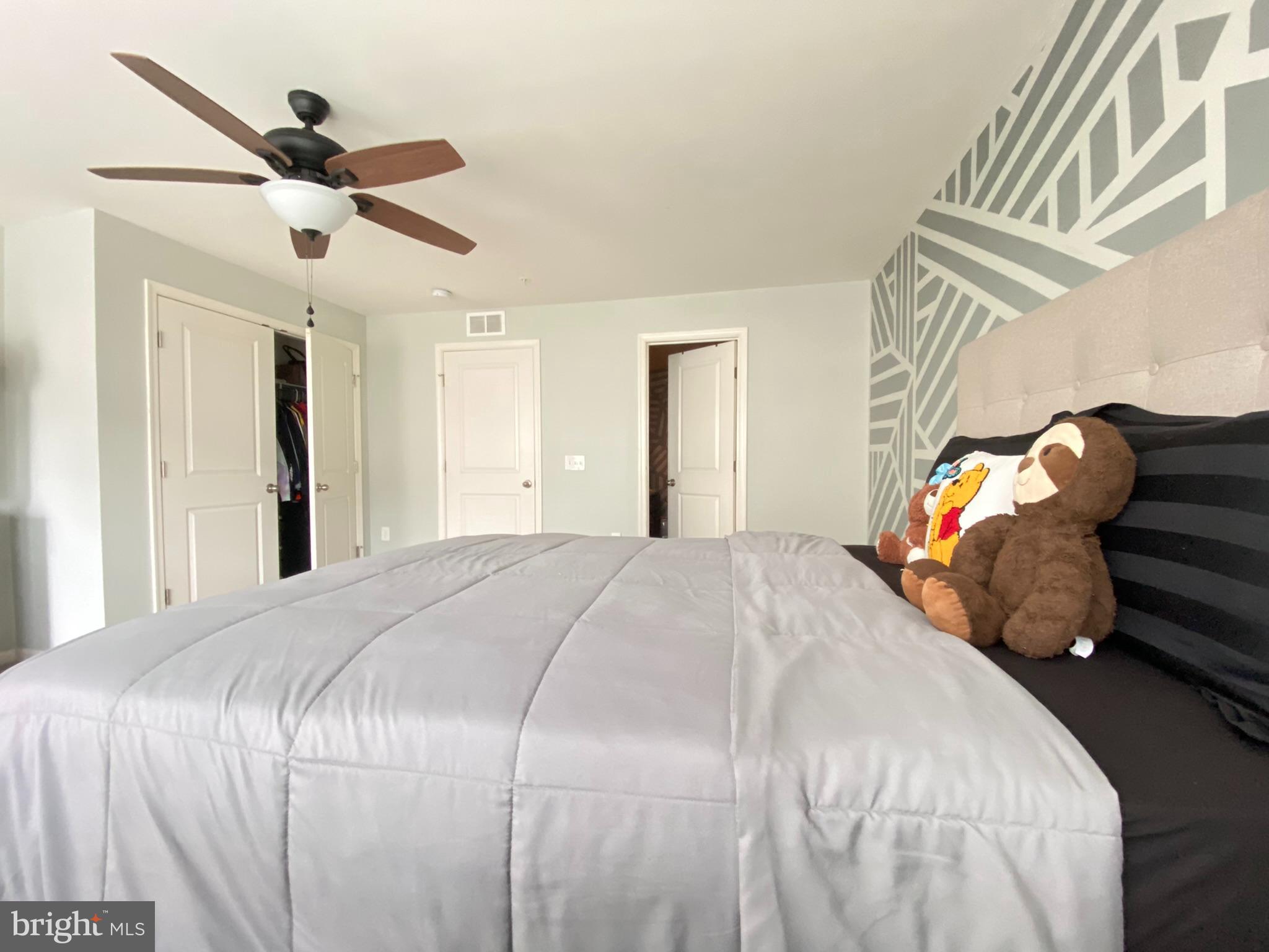 HAMPTON SQUARE - Residential Lease