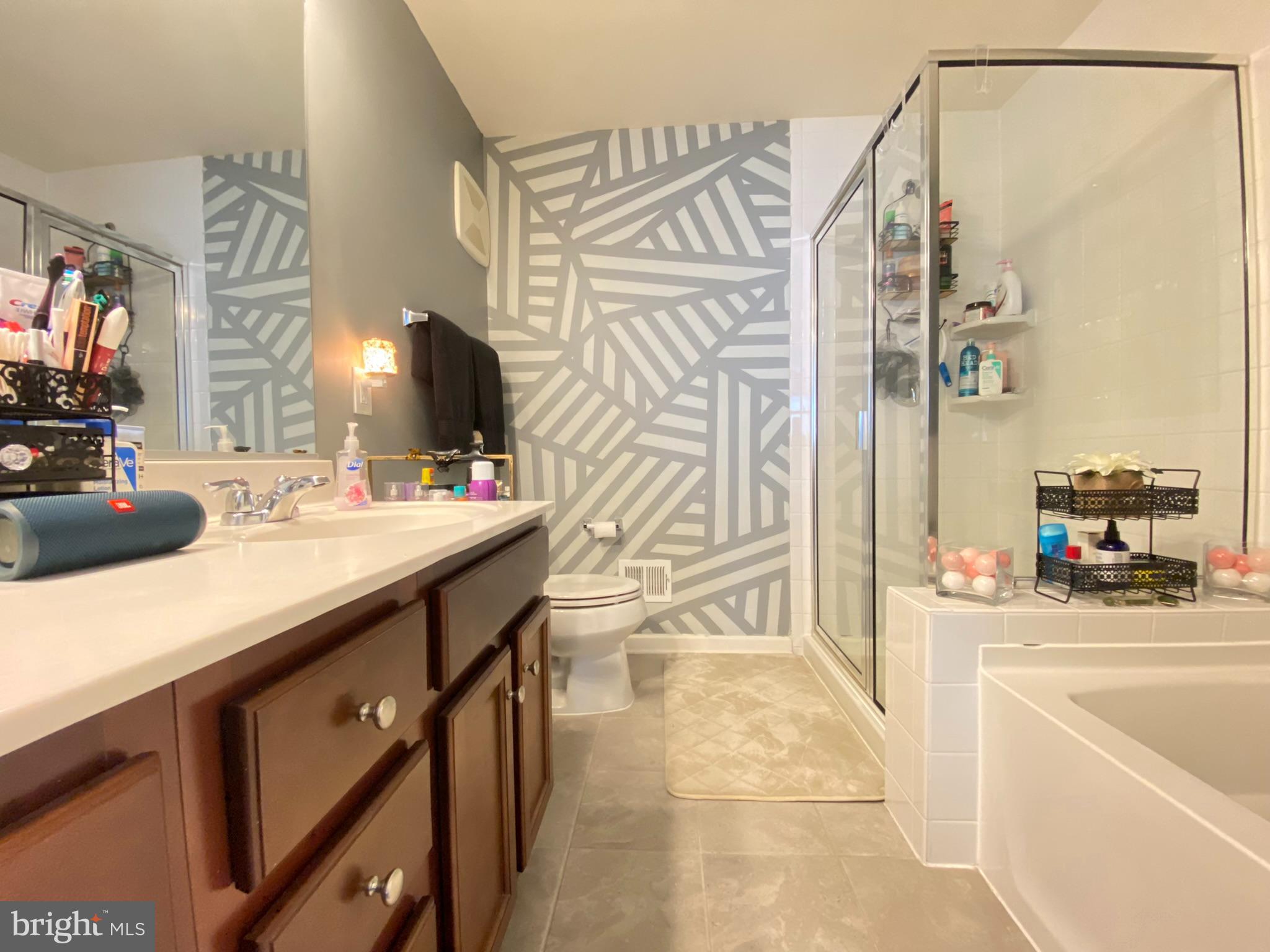 HAMPTON SQUARE - Residential Lease