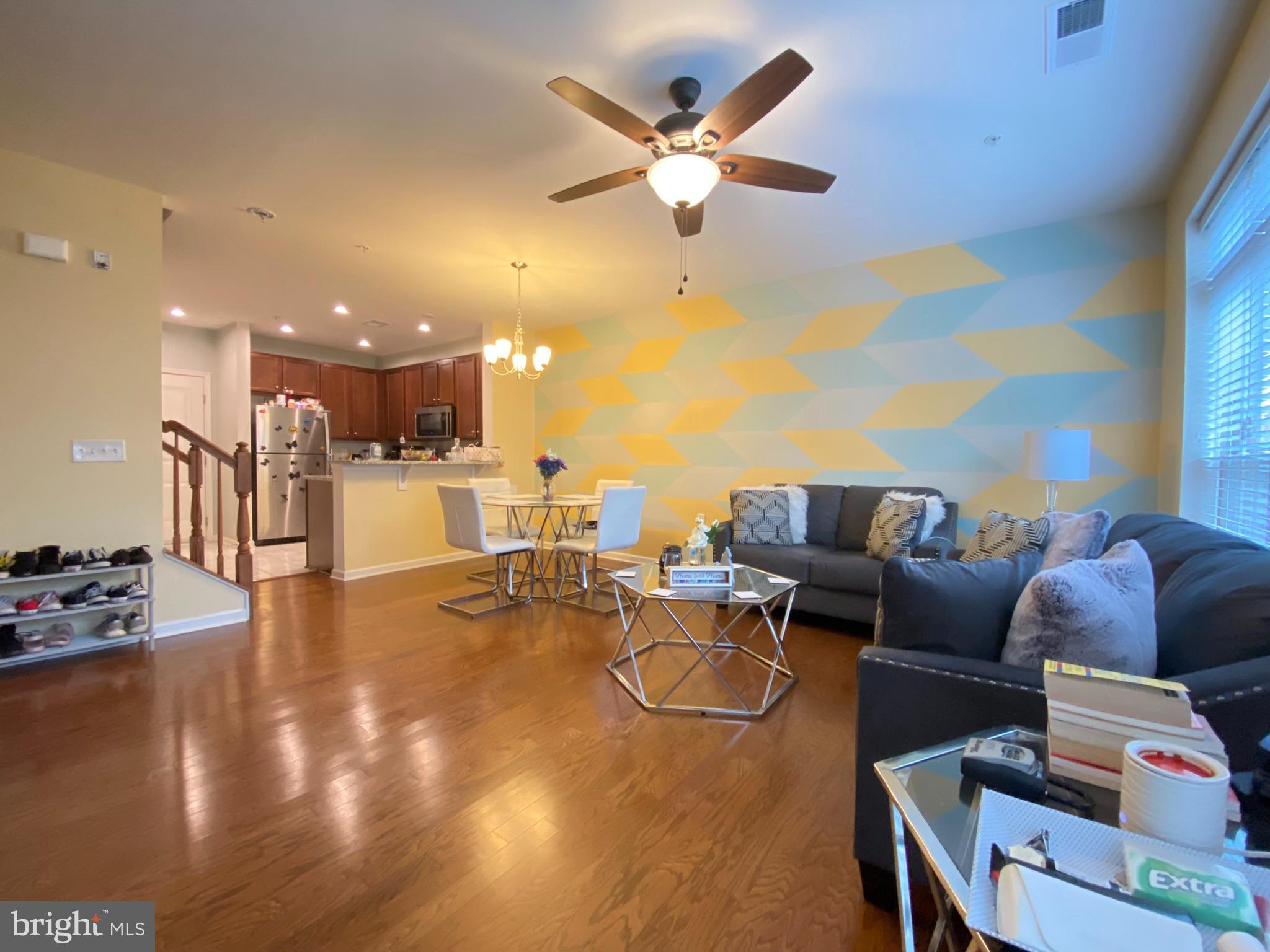 HAMPTON SQUARE - Residential Lease