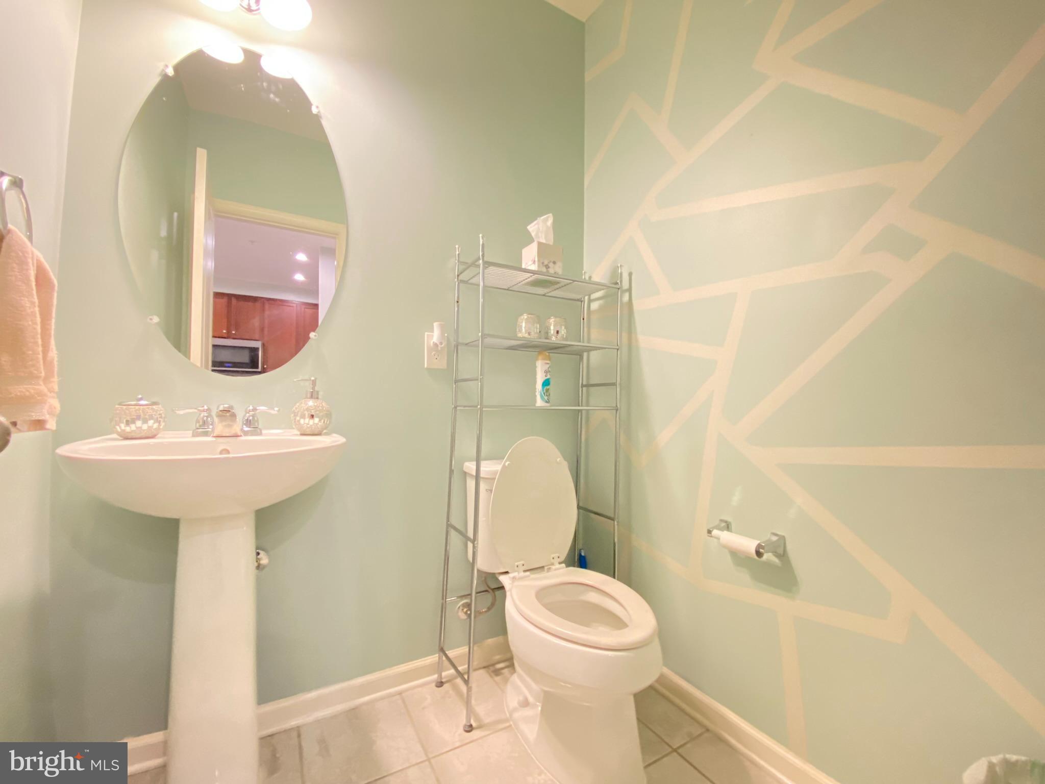 HAMPTON SQUARE - Residential Lease