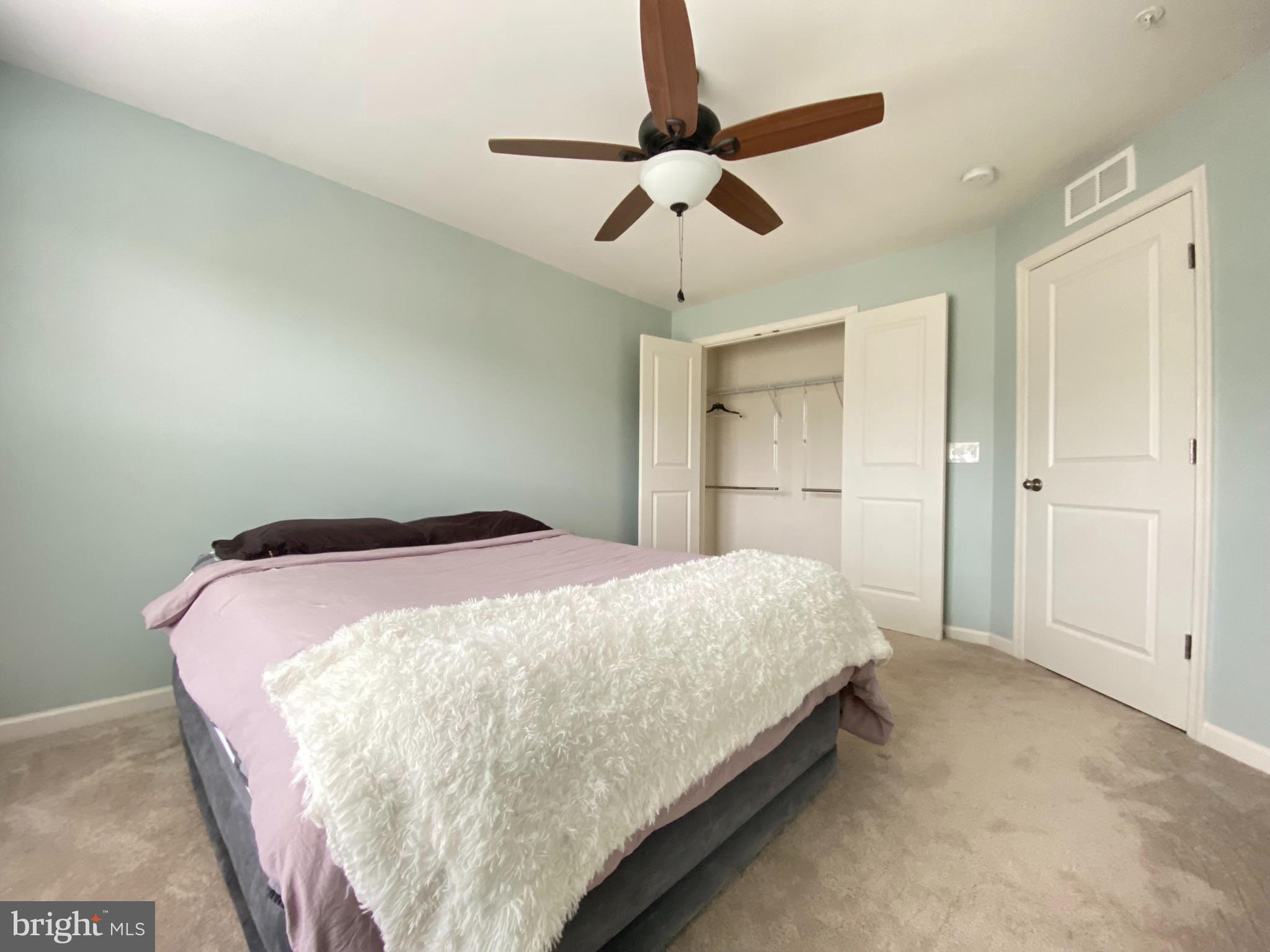 HAMPTON SQUARE - Residential Lease