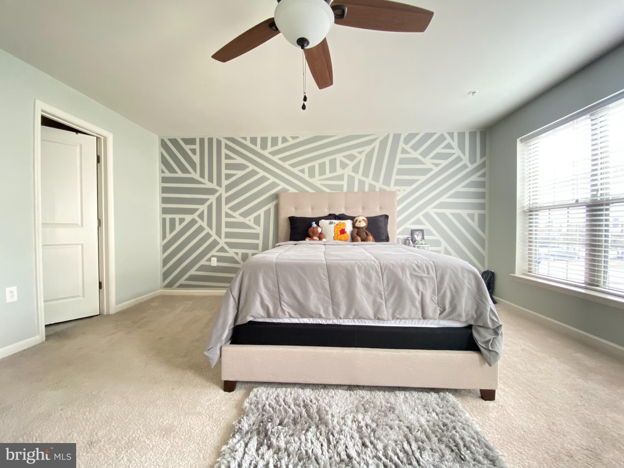 HAMPTON SQUARE - Residential Lease