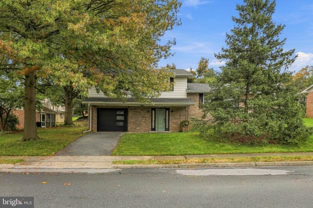 Photo of 208 Swarthmore Drive, LITITZ, PA 17543 (MLS # PALA2097294)
