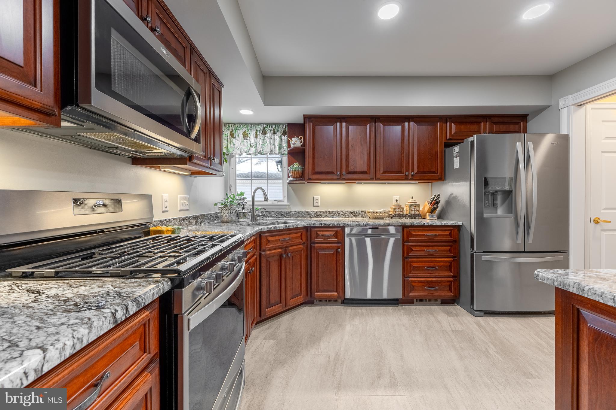 ENGLISH MEADOWS - Residential