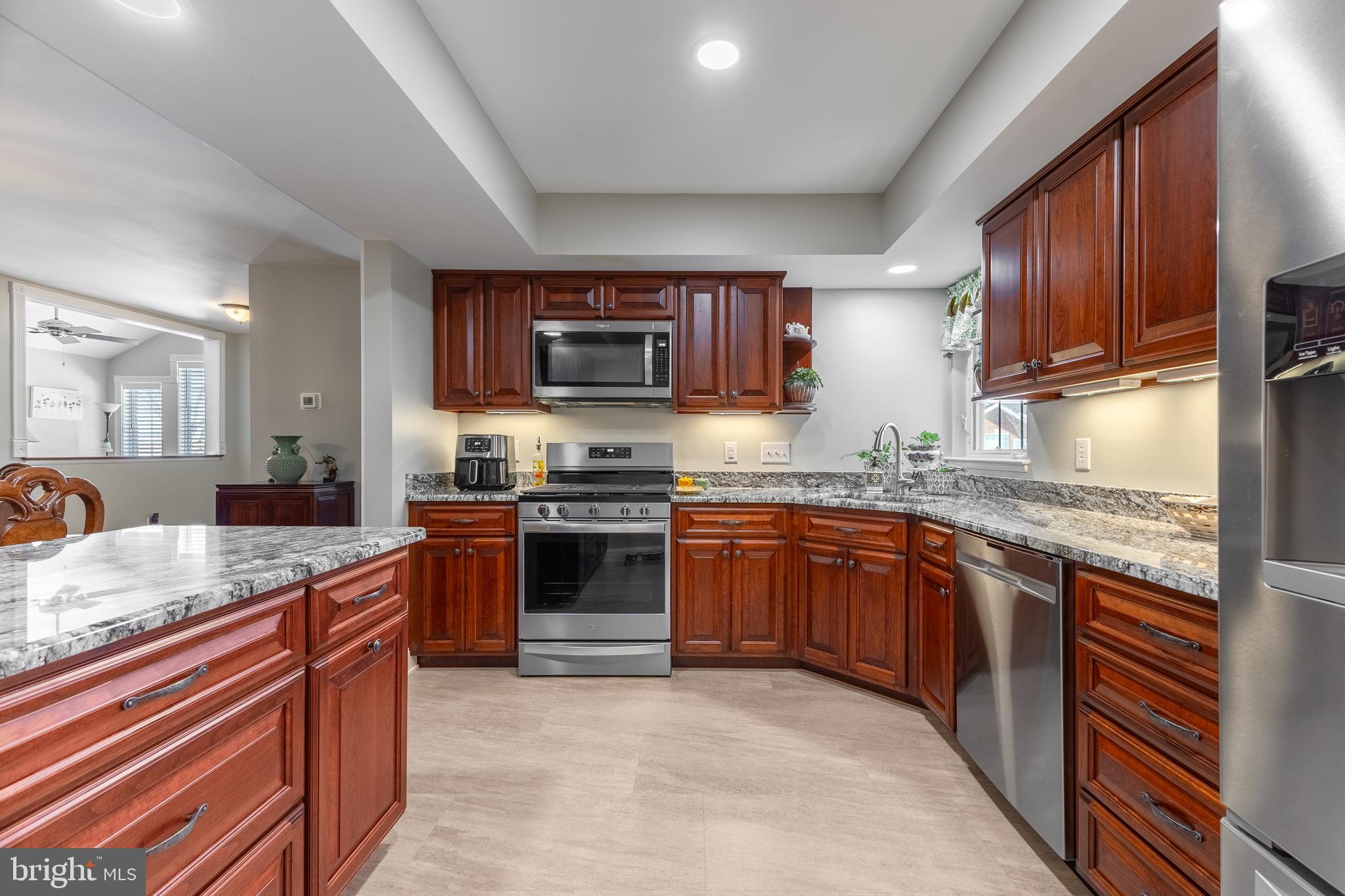 ENGLISH MEADOWS - Residential