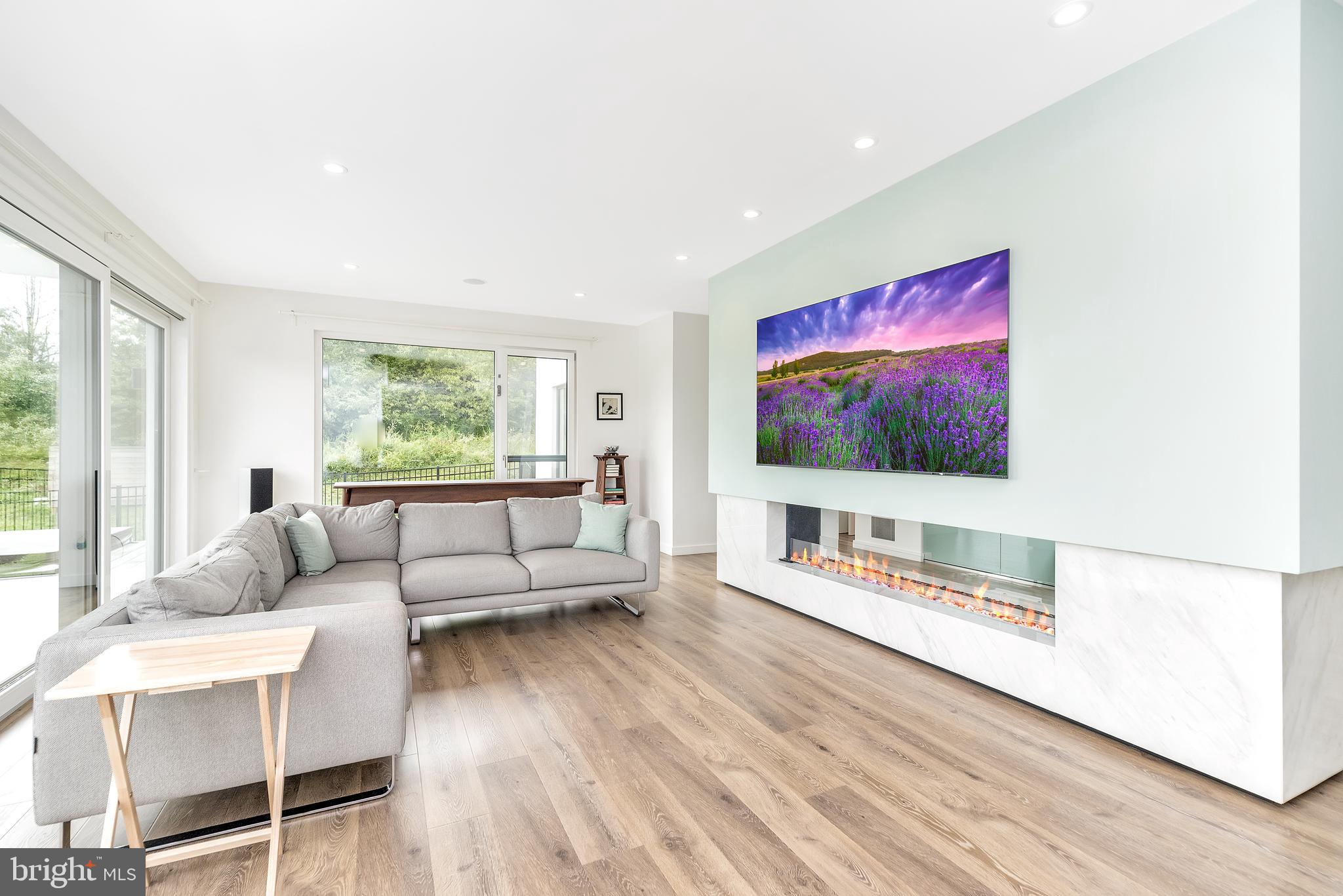 PEBBLE HILL - Residential