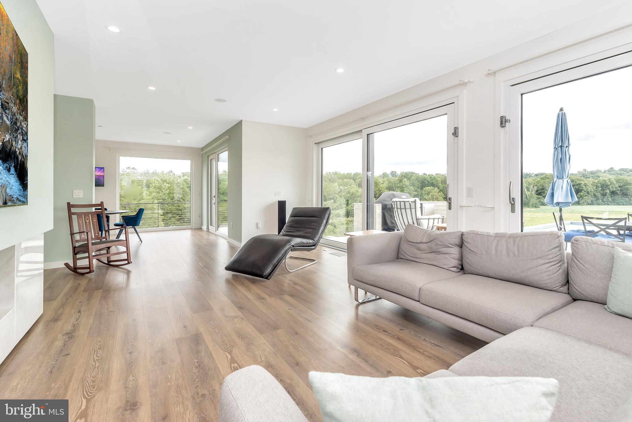 PEBBLE HILL - Residential