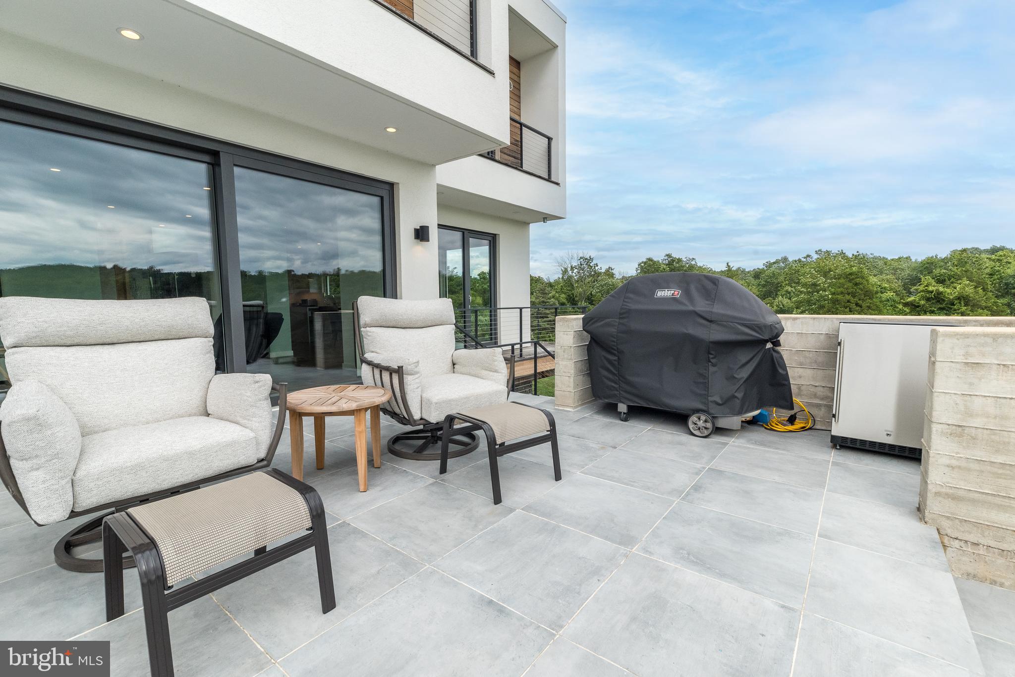 PEBBLE HILL - Residential