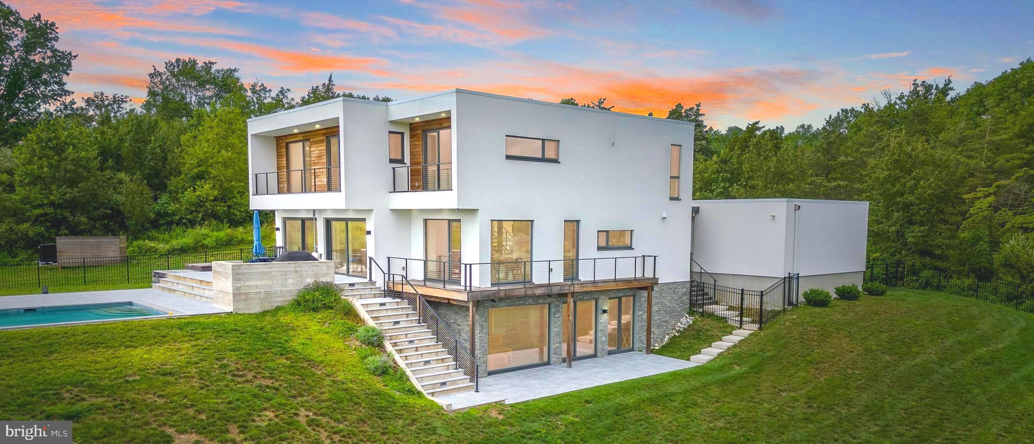 PEBBLE HILL - Residential