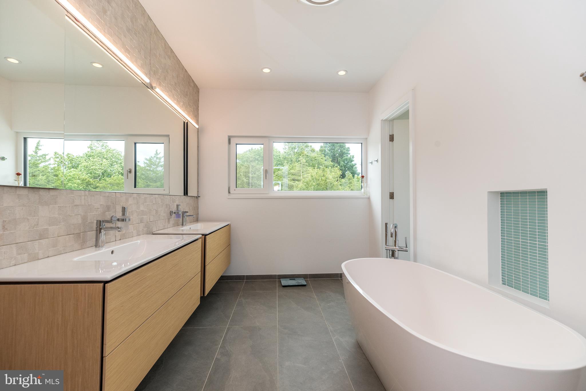 PEBBLE HILL - Residential