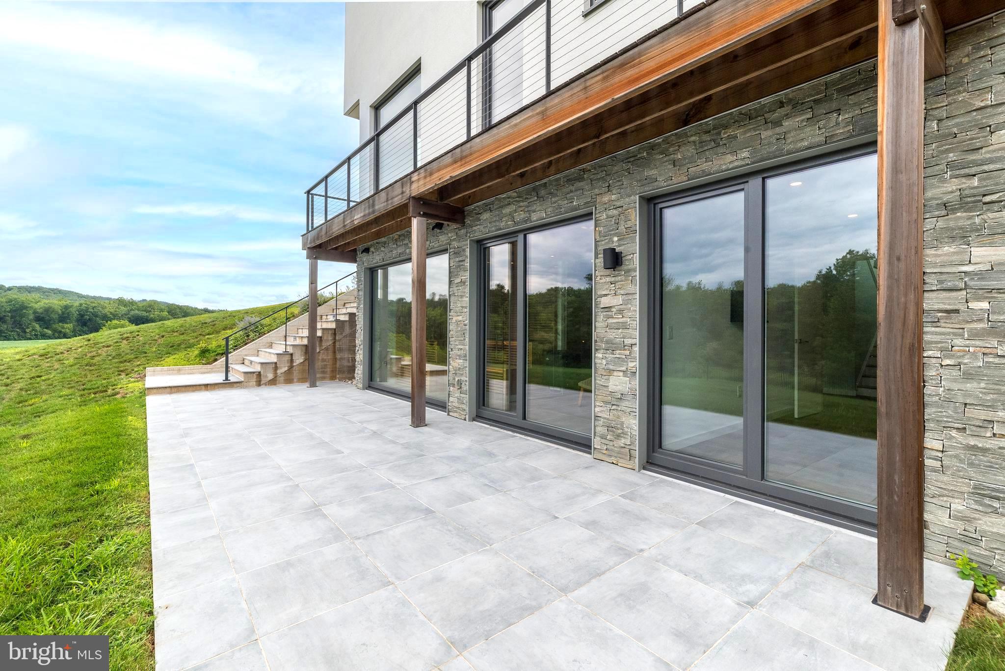 PEBBLE HILL - Residential