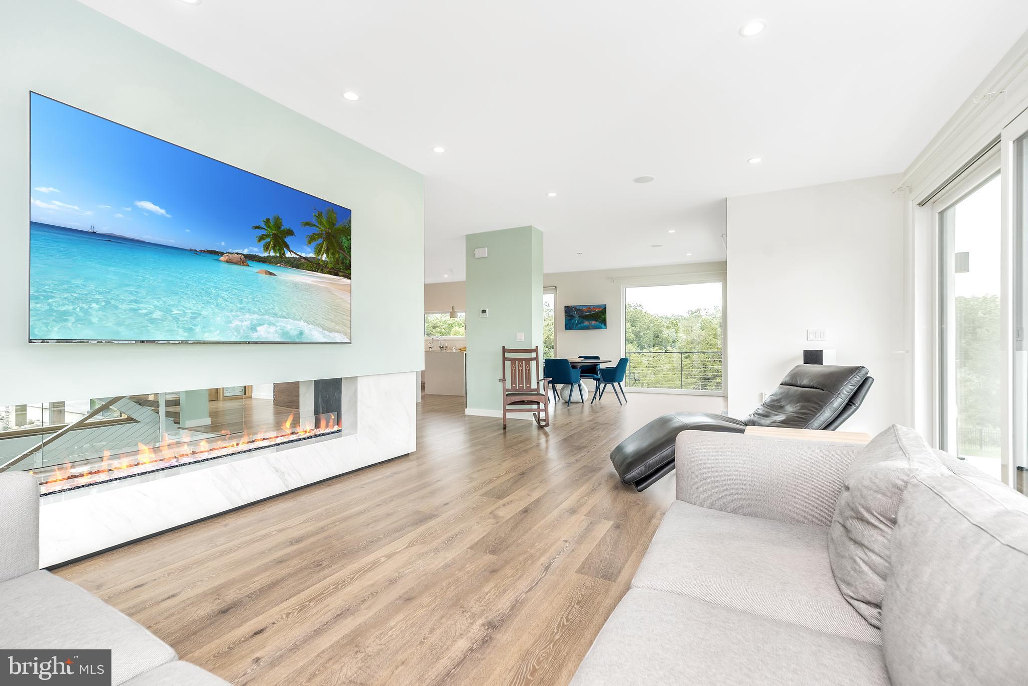 PEBBLE HILL - Residential