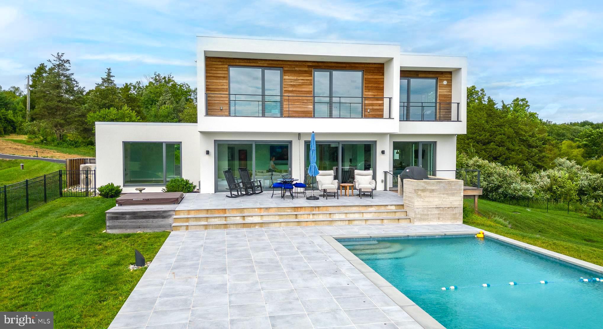 PEBBLE HILL - Residential