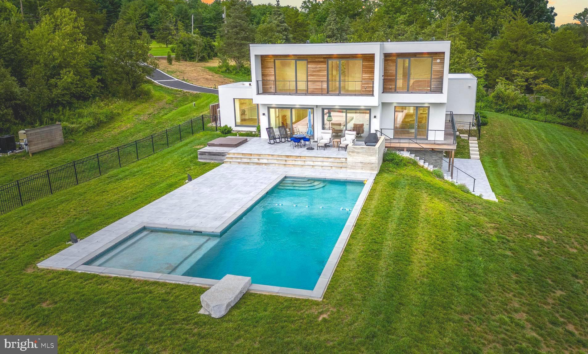 PEBBLE HILL - Residential