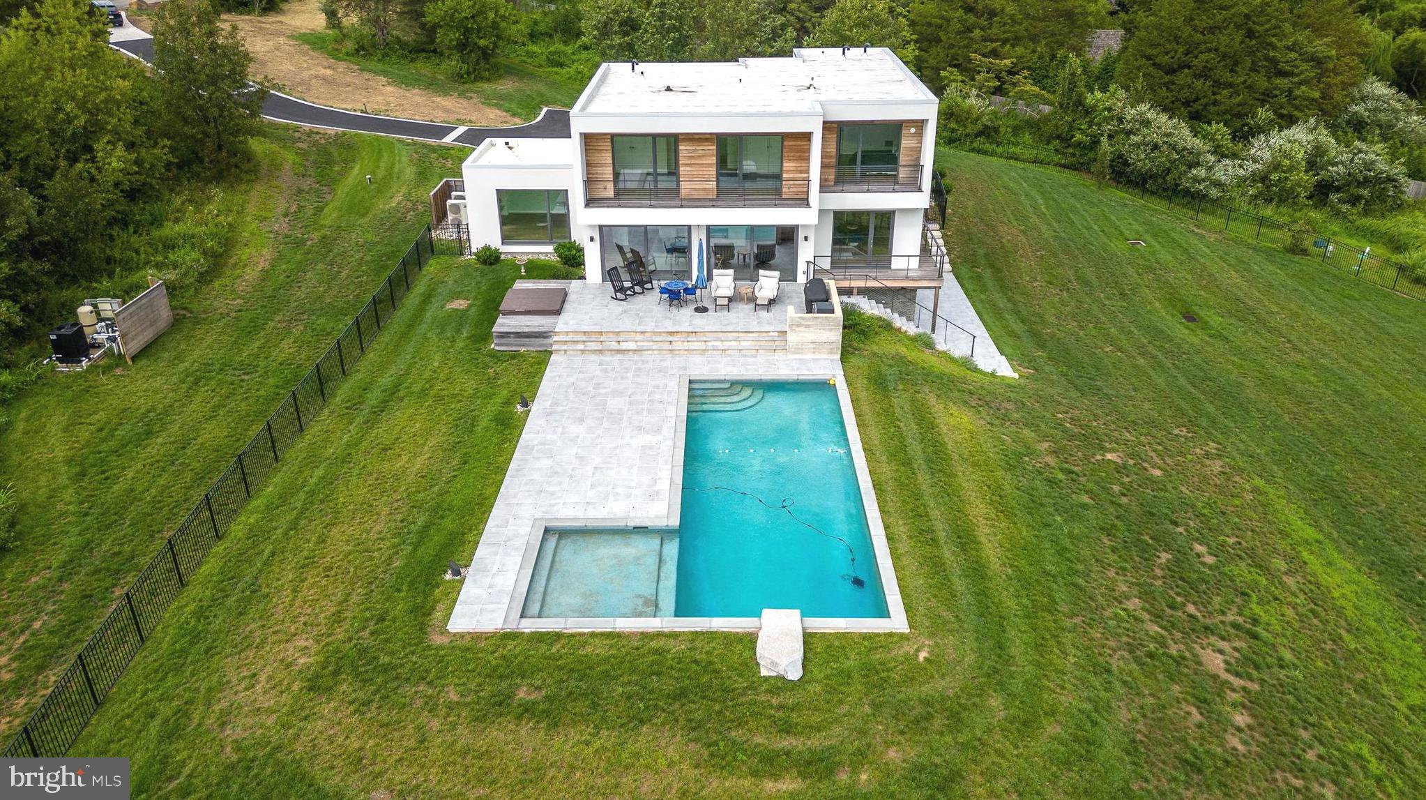 PEBBLE HILL - Residential