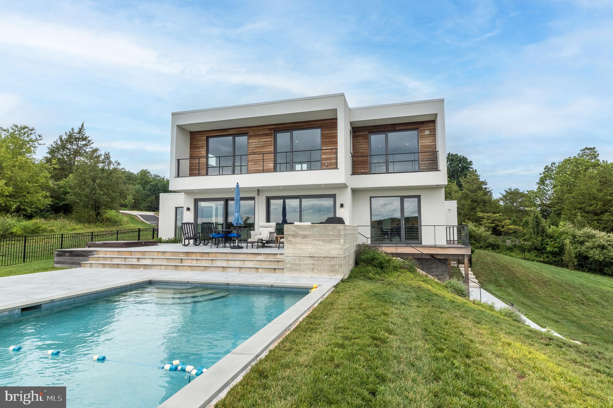 PEBBLE HILL - Residential