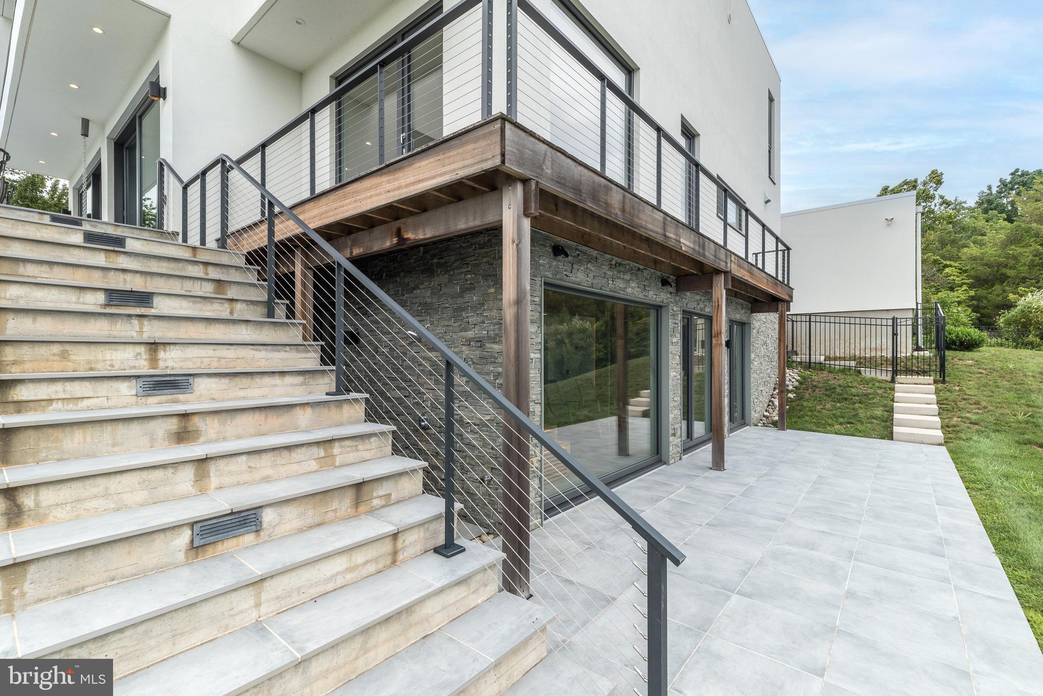 PEBBLE HILL - Residential