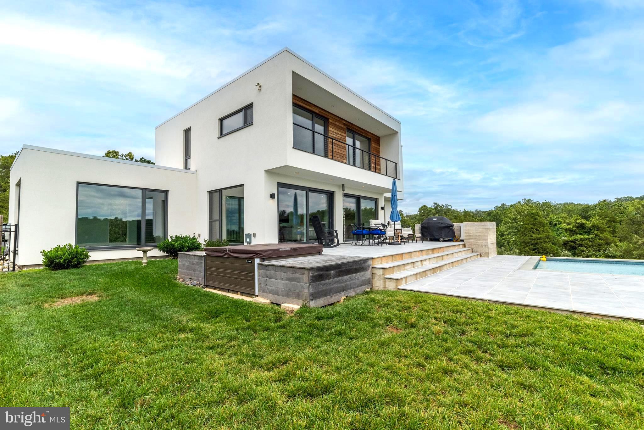 PEBBLE HILL - Residential