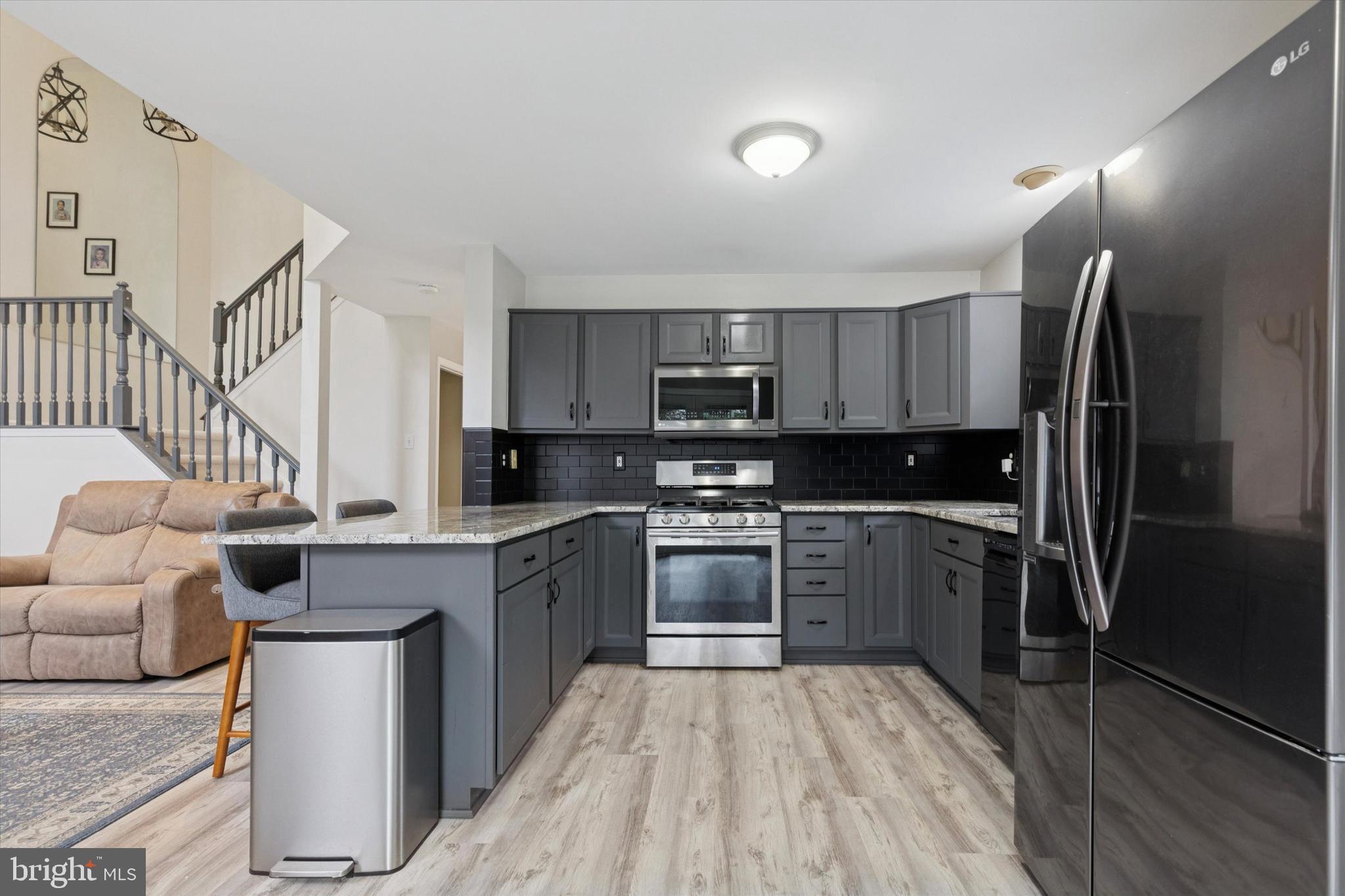 COURTS AT WOODFIEL - Residential