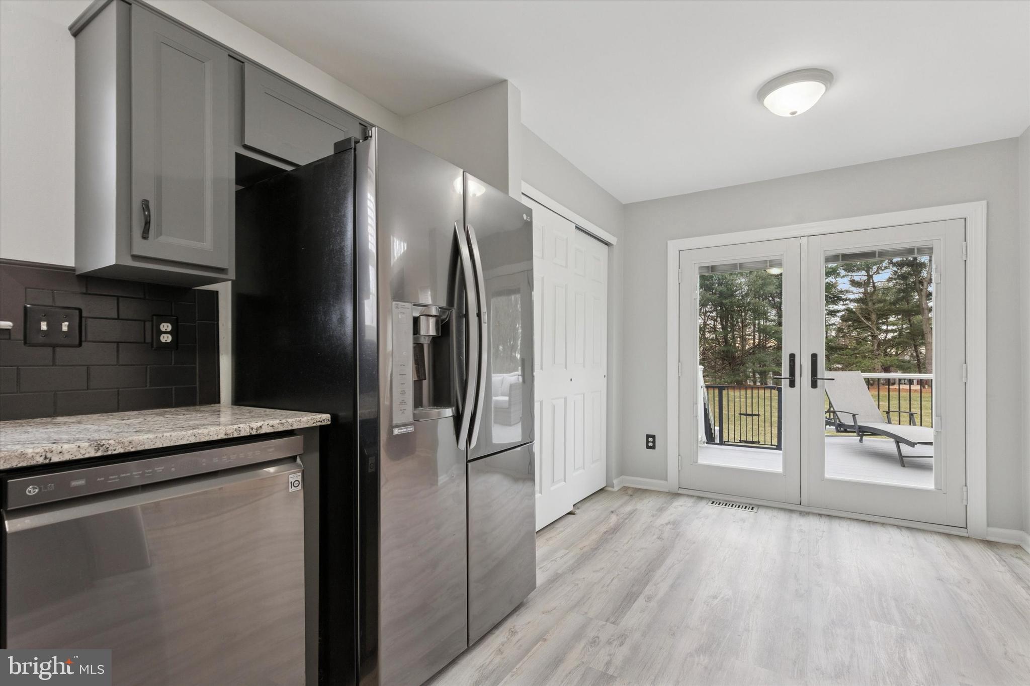 COURTS AT WOODFIEL - Residential