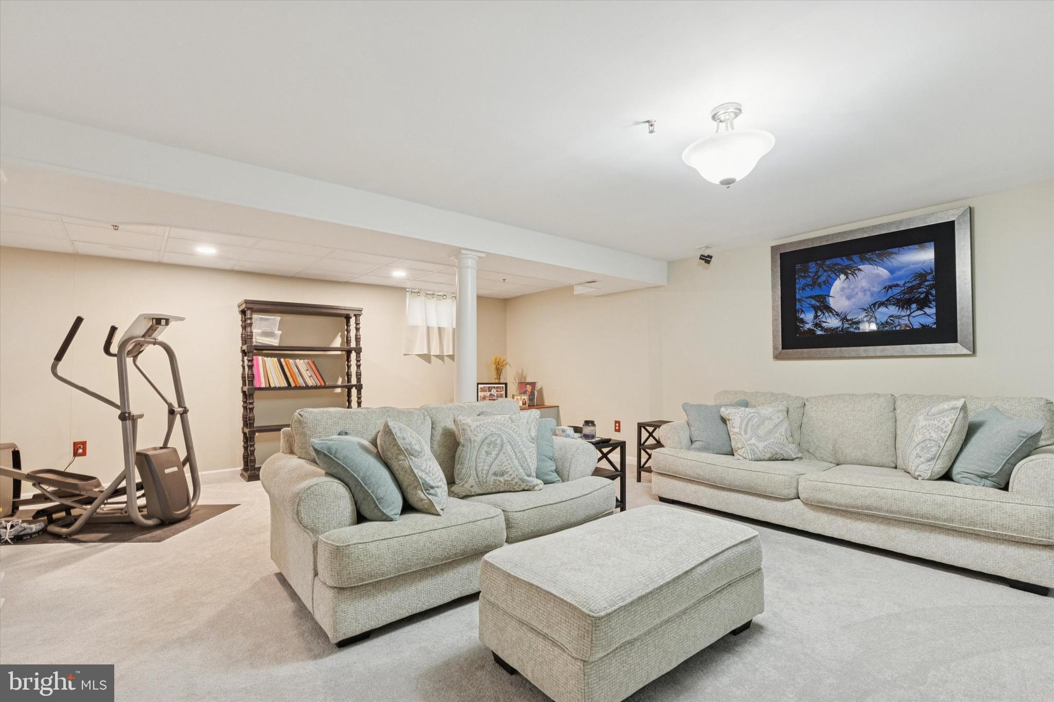 COURTS AT WOODFIEL - Residential