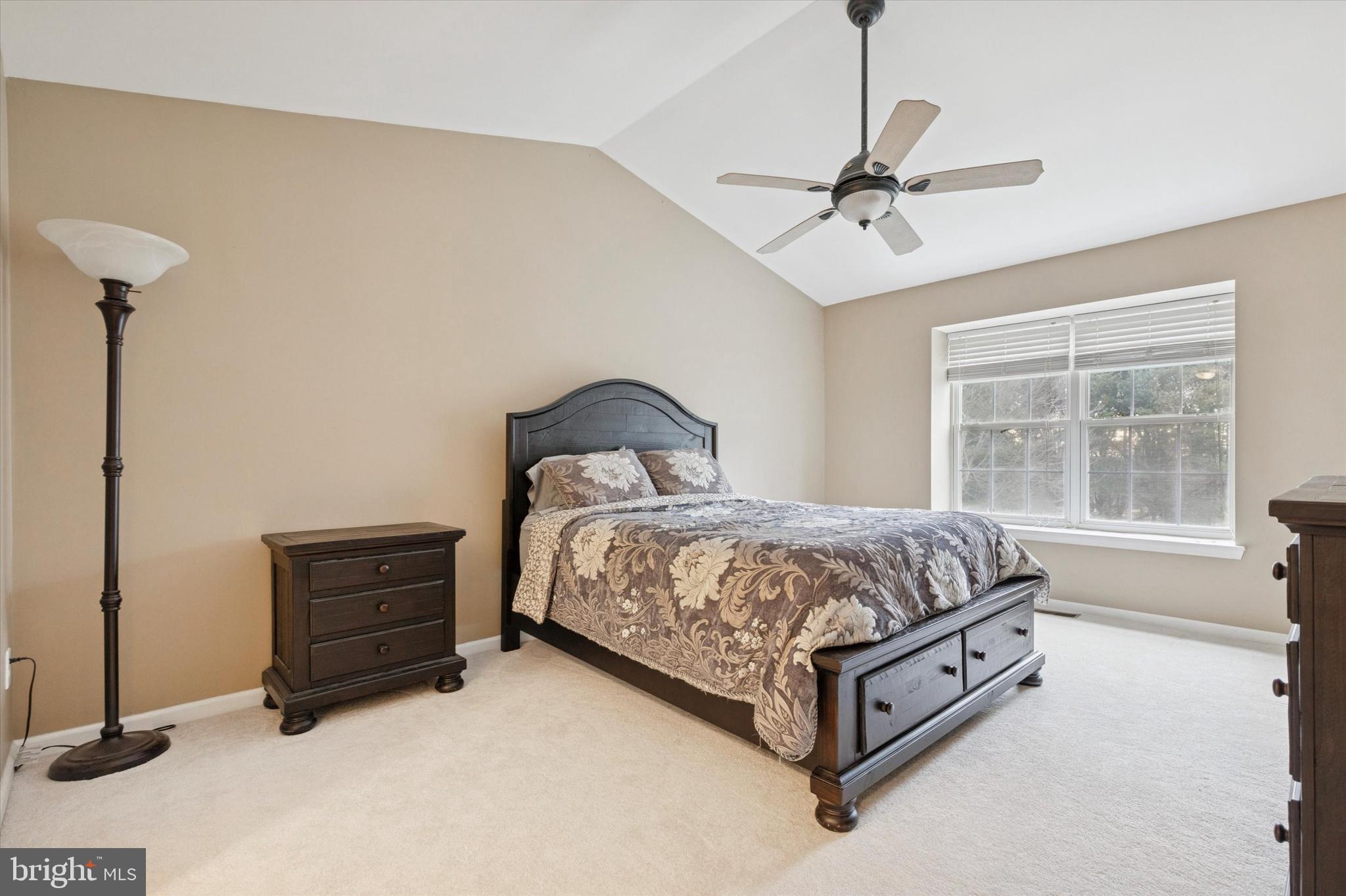 COURTS AT WOODFIEL - Residential