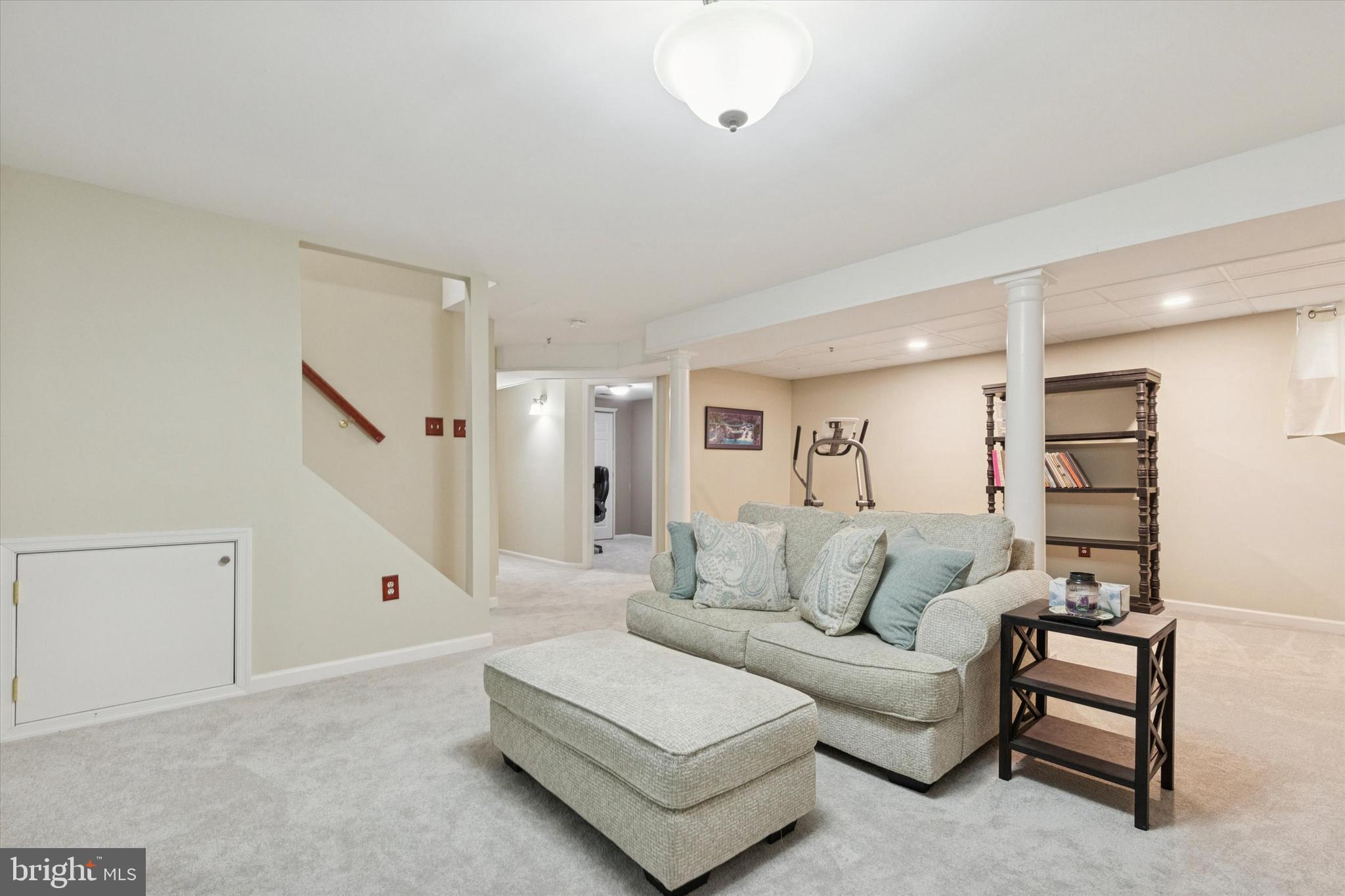 COURTS AT WOODFIEL - Residential