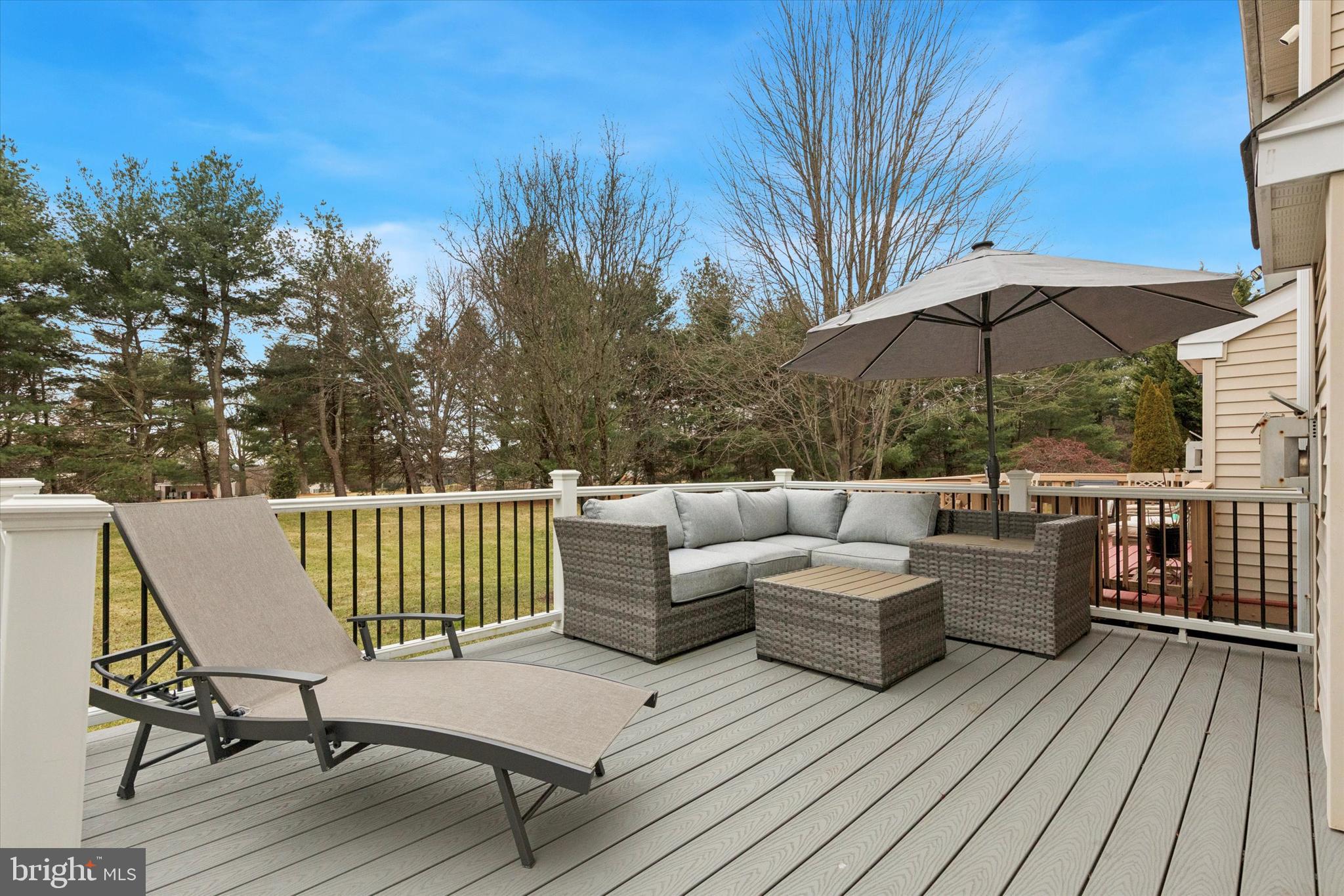 COURTS AT WOODFIEL - Residential