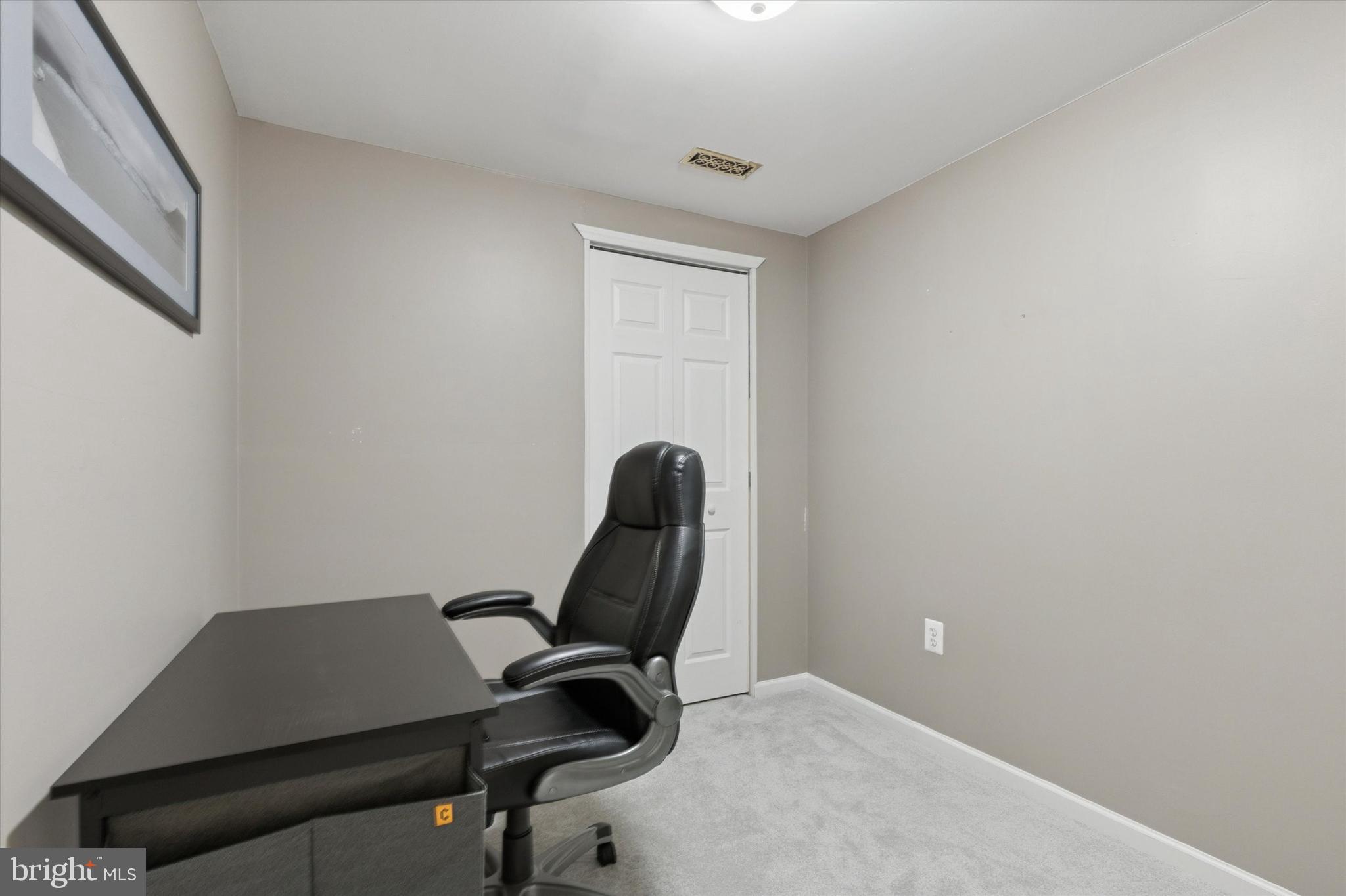 COURTS AT WOODFIEL - Residential