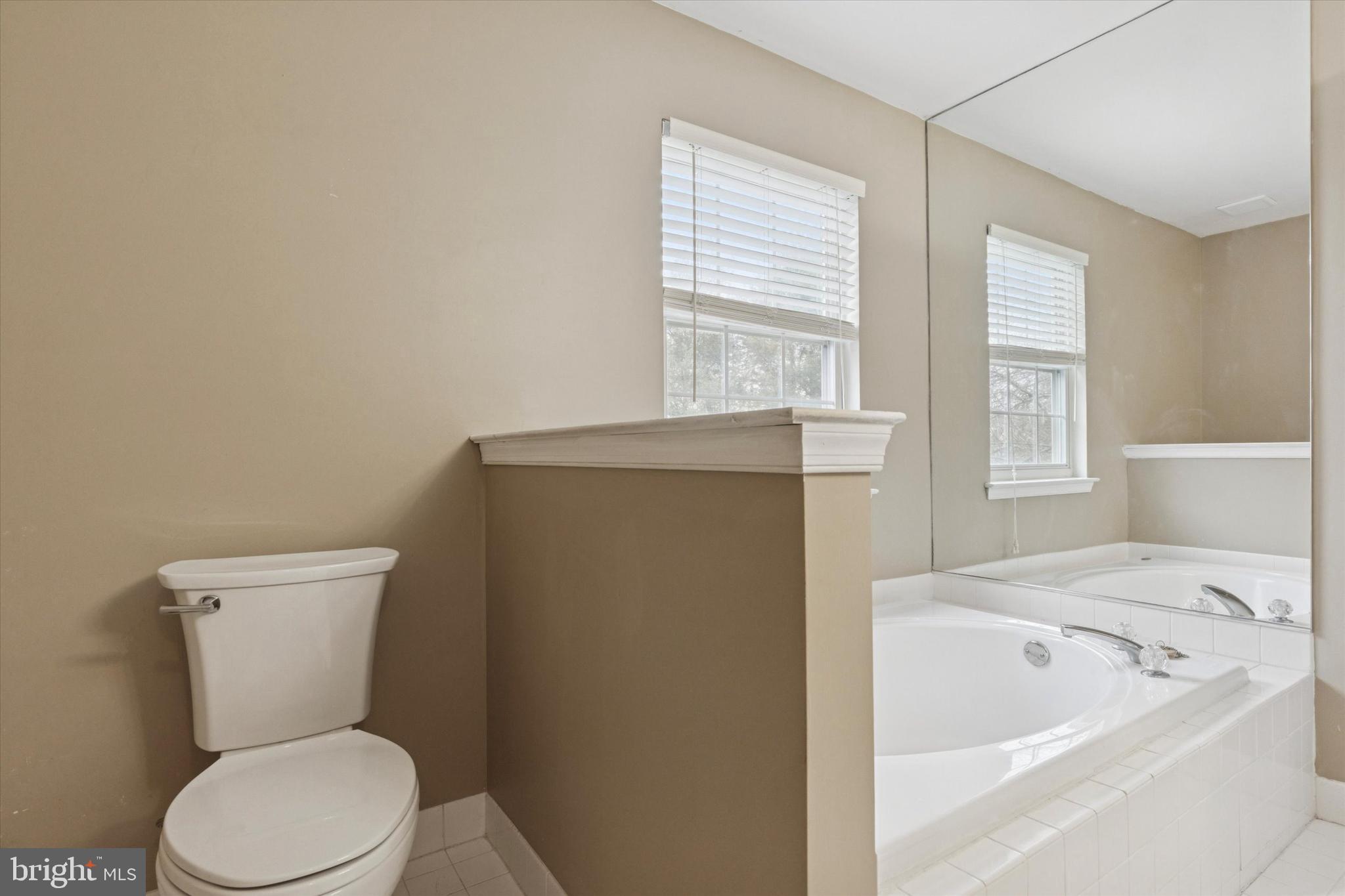 COURTS AT WOODFIEL - Residential