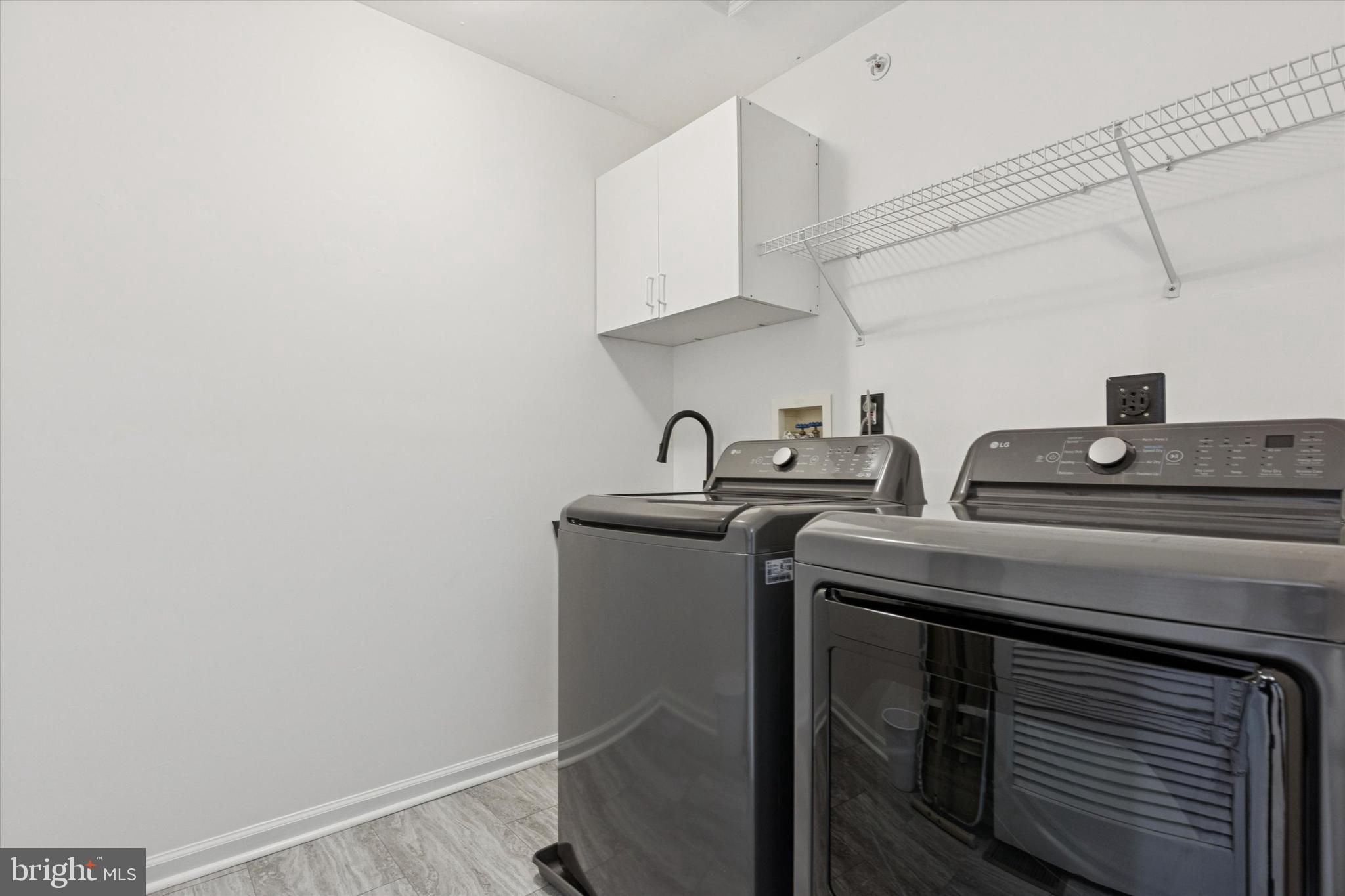 COURTS AT WOODFIEL - Residential