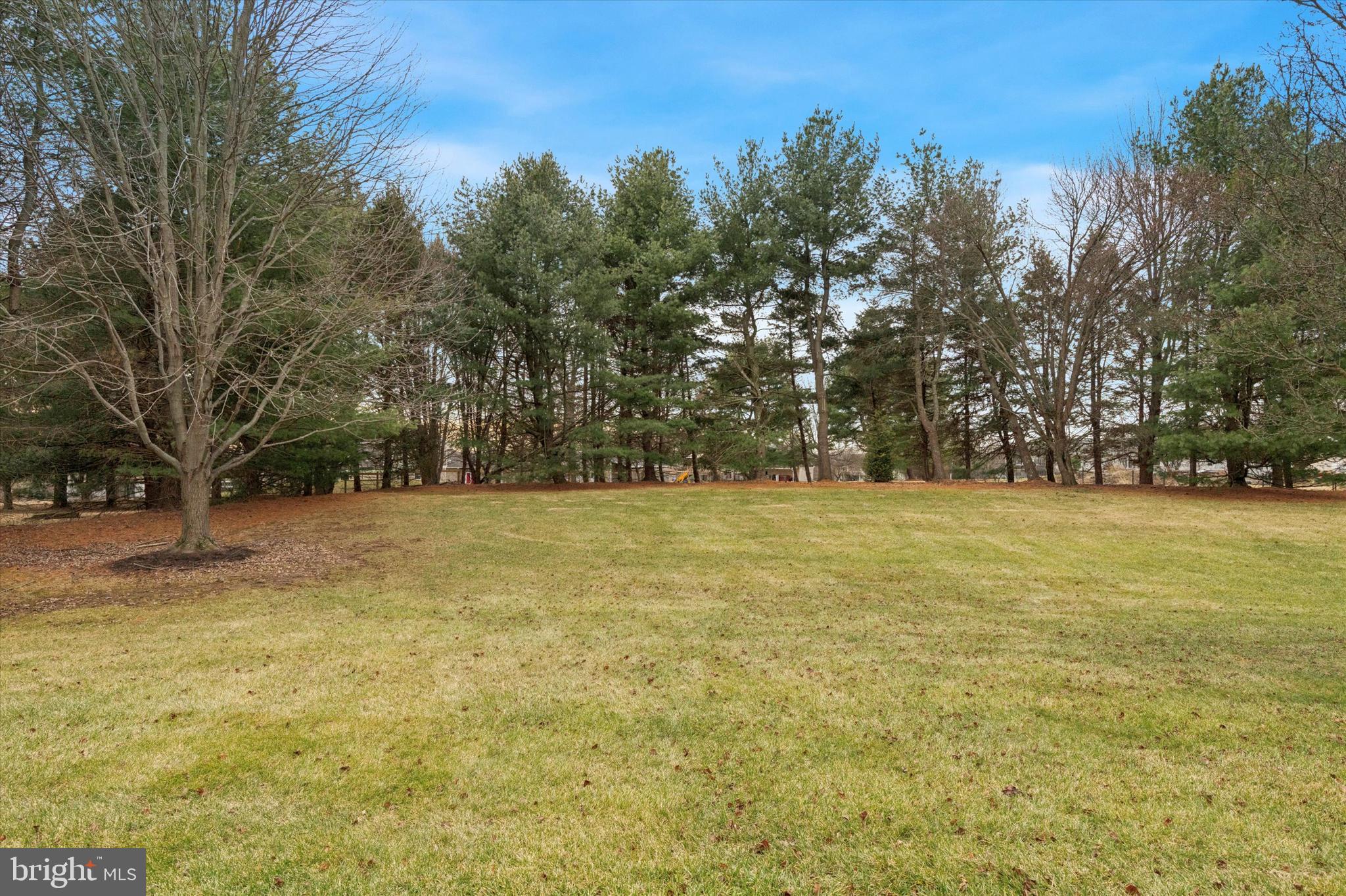 COURTS AT WOODFIEL - Residential