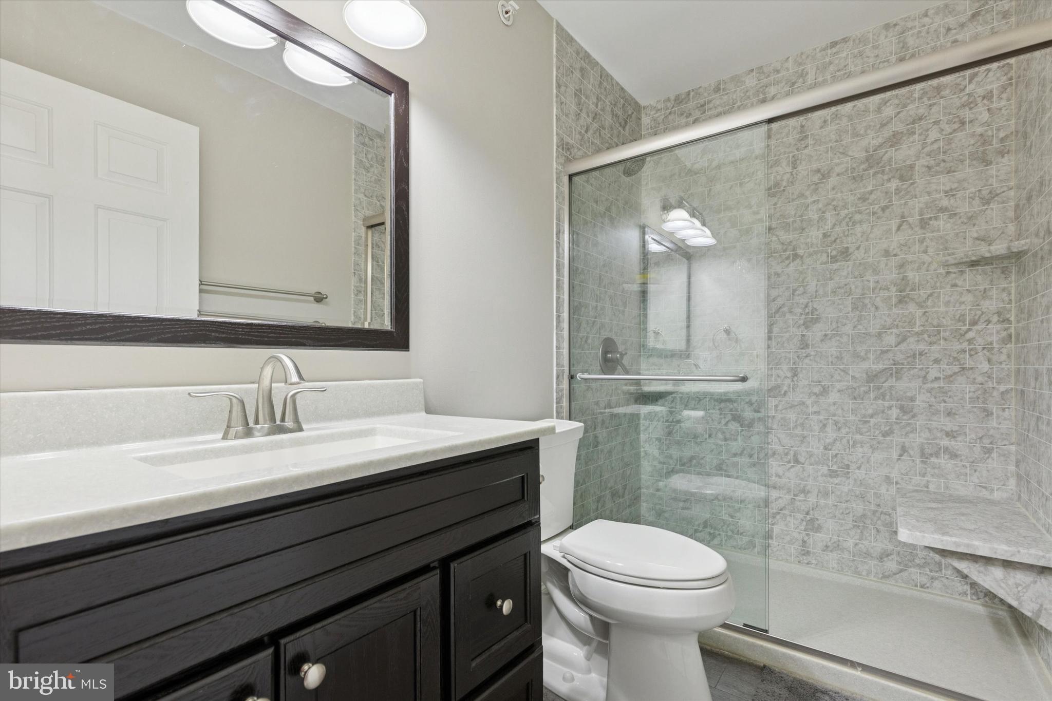 COURTS AT WOODFIEL - Residential