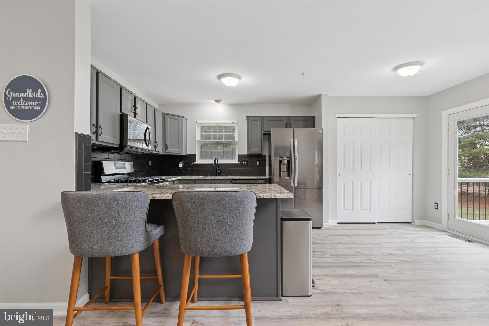 COURTS AT WOODFIEL - Residential