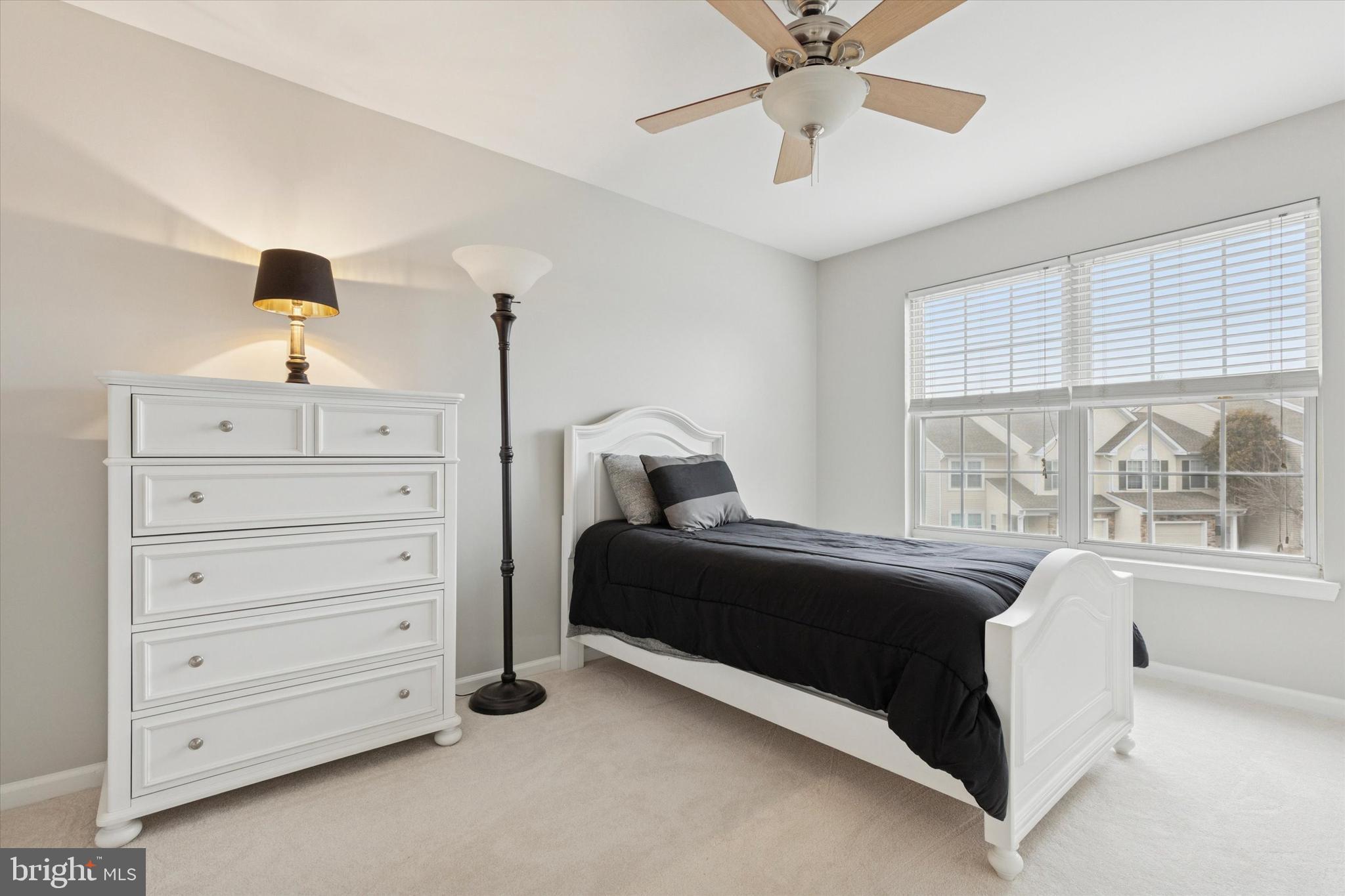 COURTS AT WOODFIEL - Residential