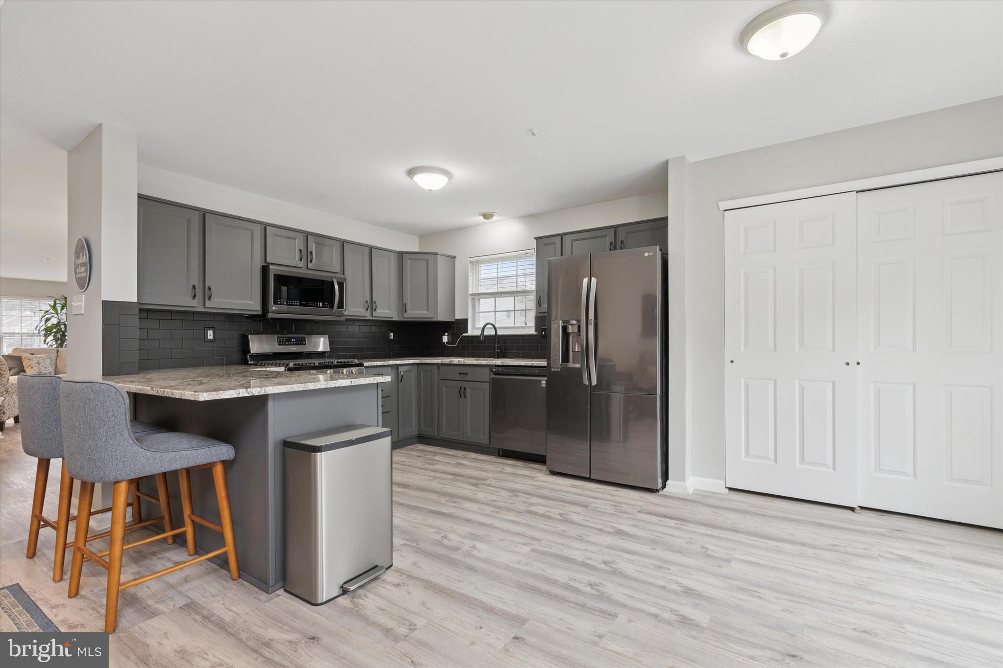 COURTS AT WOODFIEL - Residential