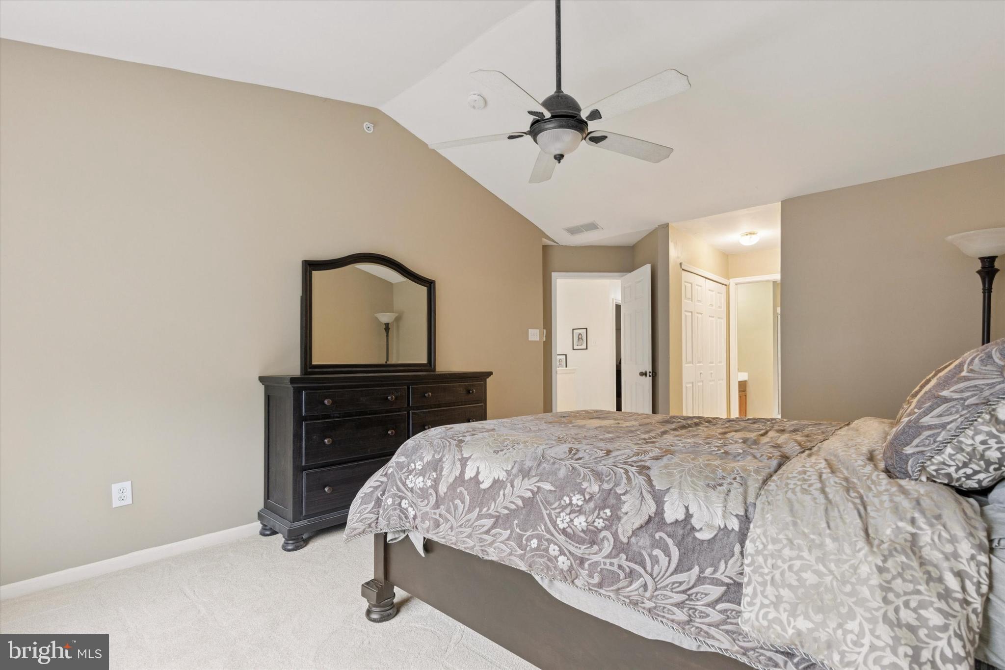 COURTS AT WOODFIEL - Residential