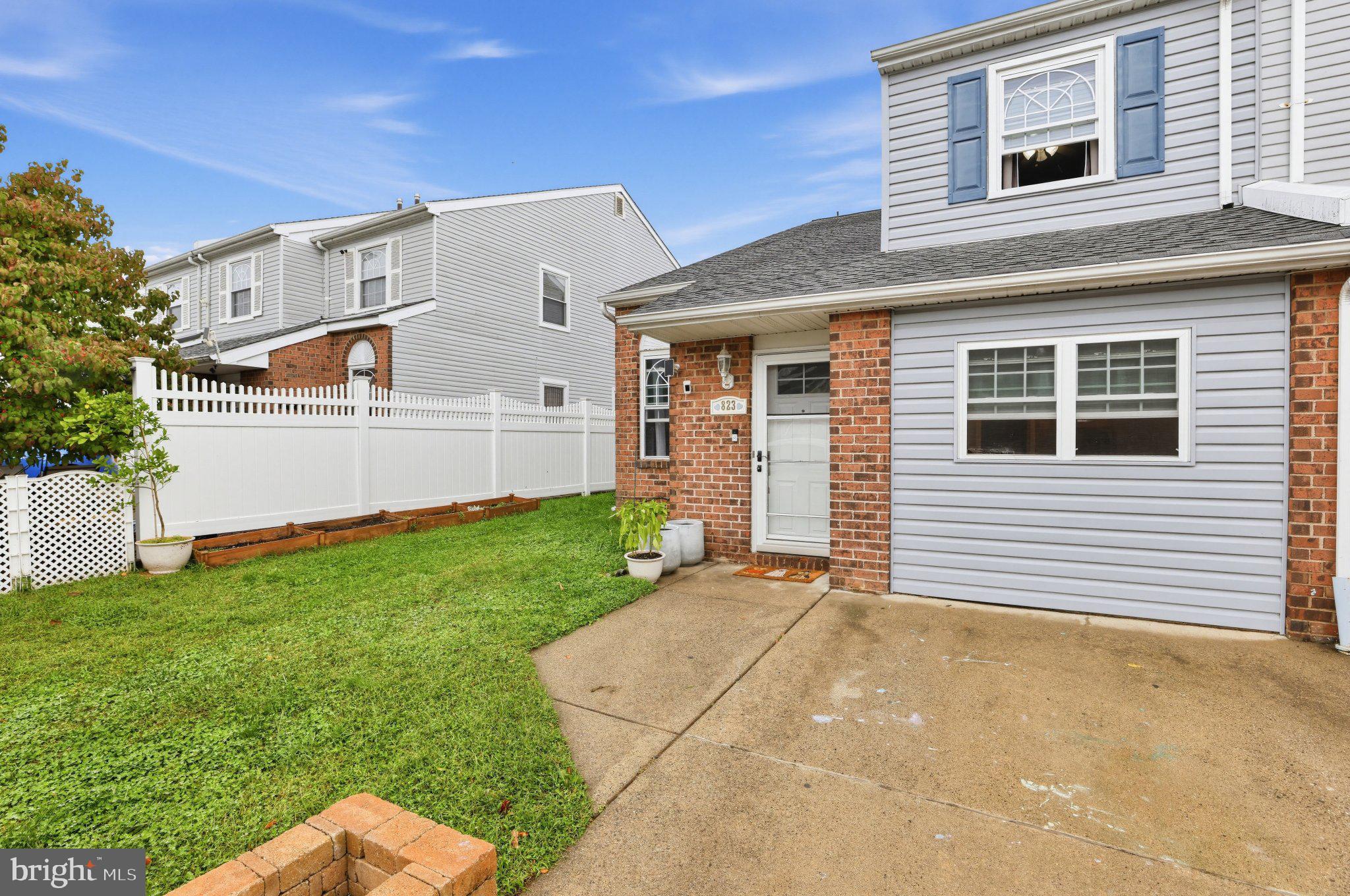 823 BARLOW STREET