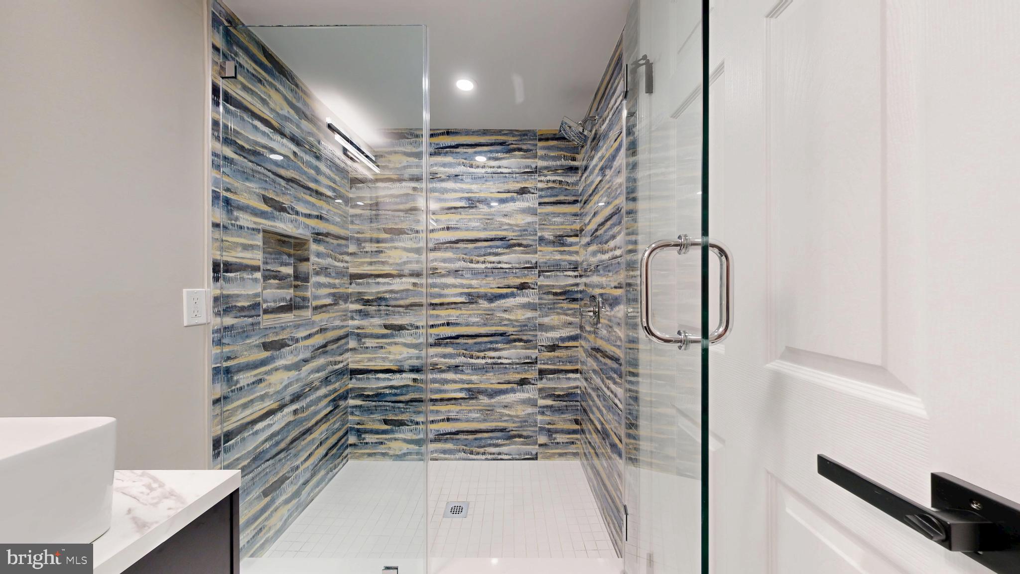 RESTON - Residential