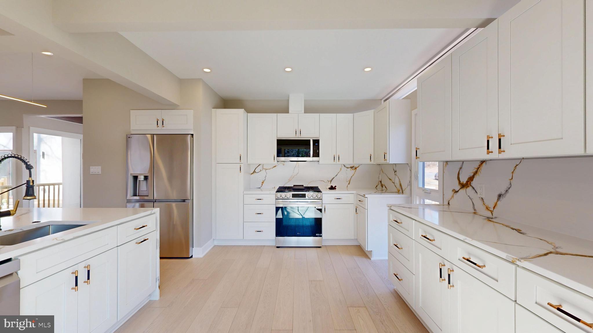 RESTON - Residential