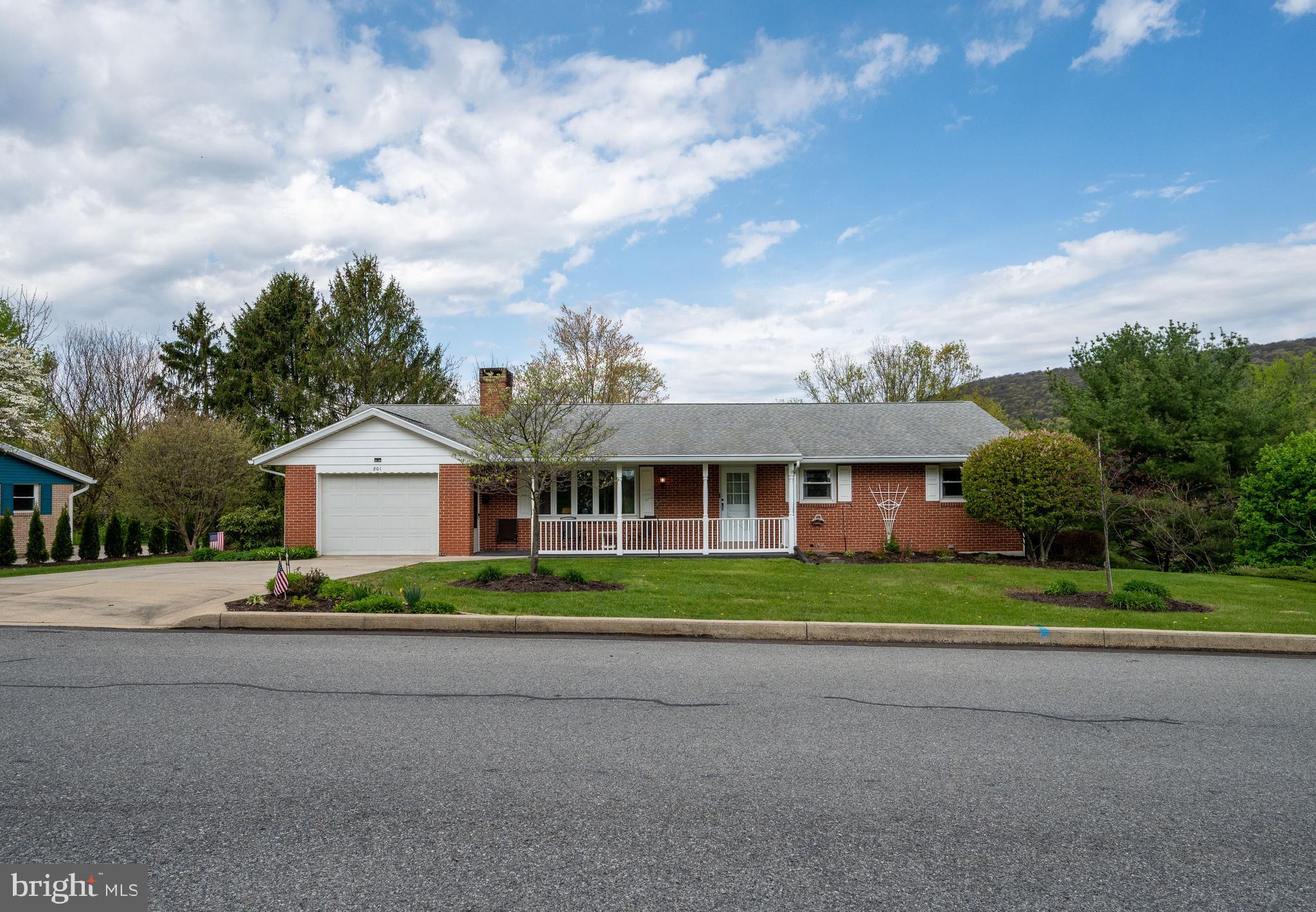 801 N CRESCENT AVENUE