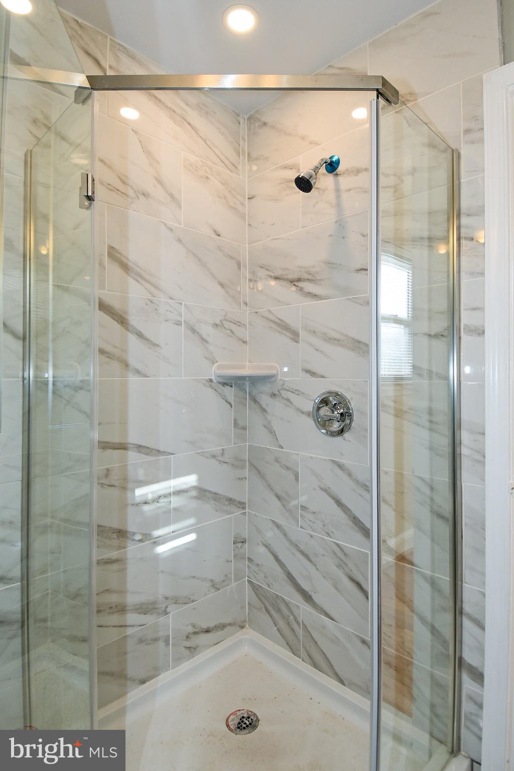 LEEWAY HEIGHTS - Residential Lease