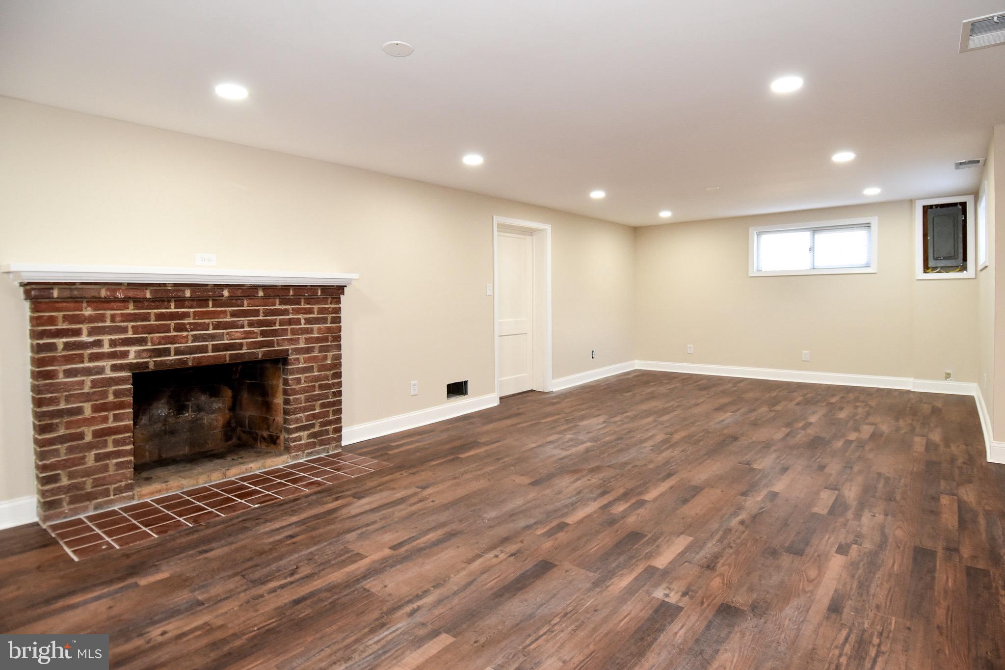 LEEWAY HEIGHTS - Residential Lease